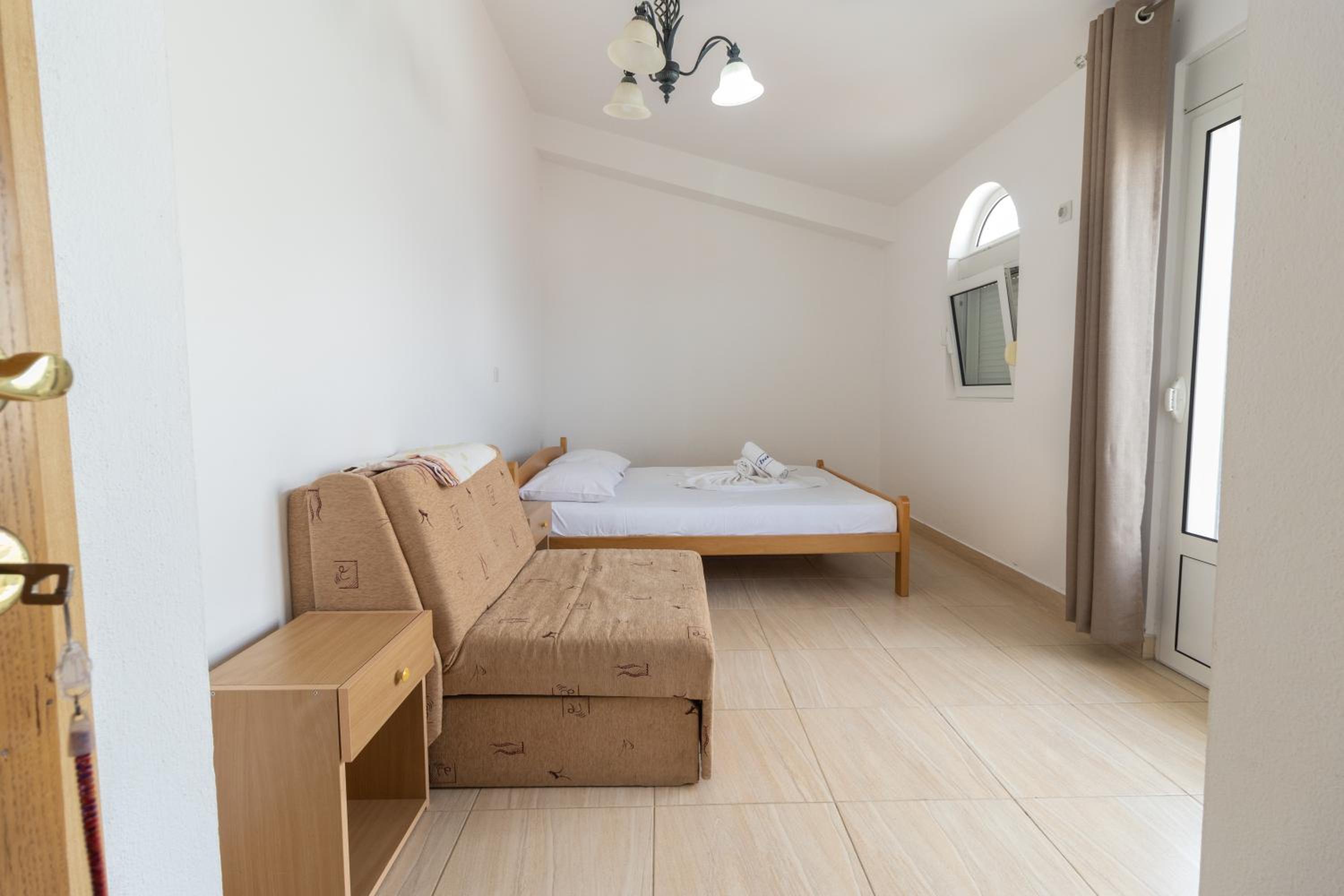 Tomi Guesthouse