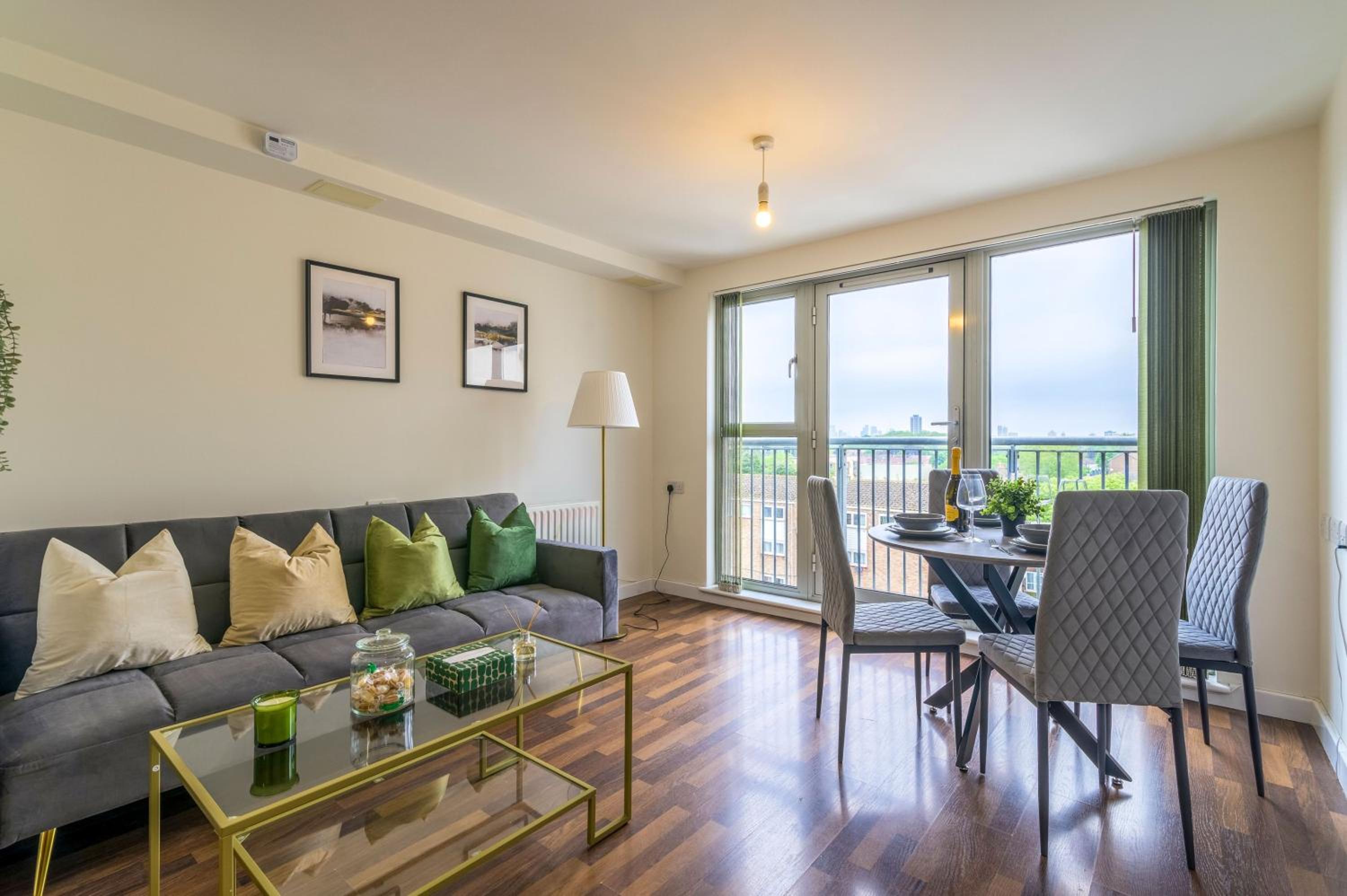 Cozy 2-Bed Flat By LiveStay Short Lets & Serviced Accommodation London