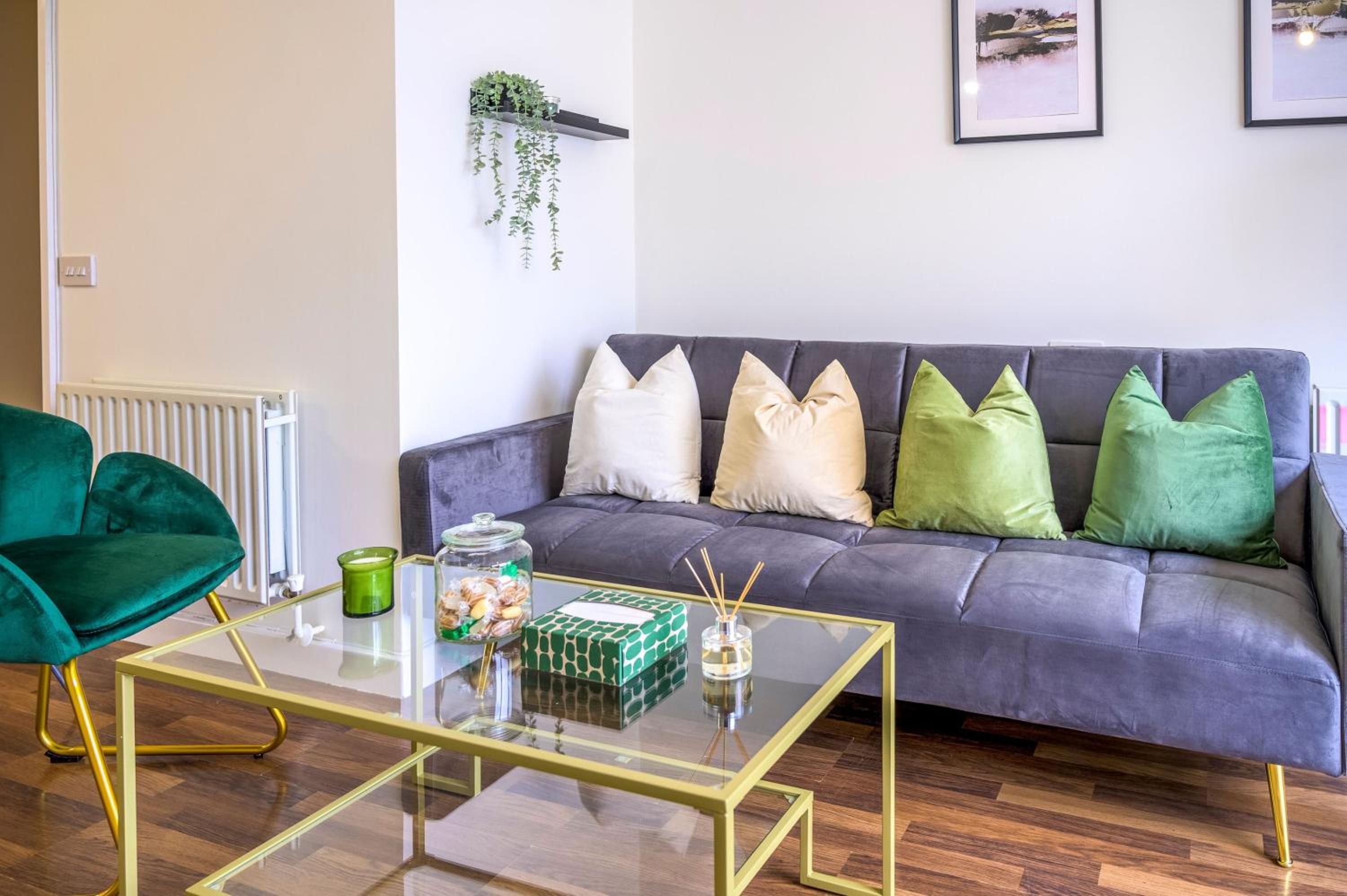Cozy 2-Bed Flat By LiveStay Short Lets & Serviced Accommodation London