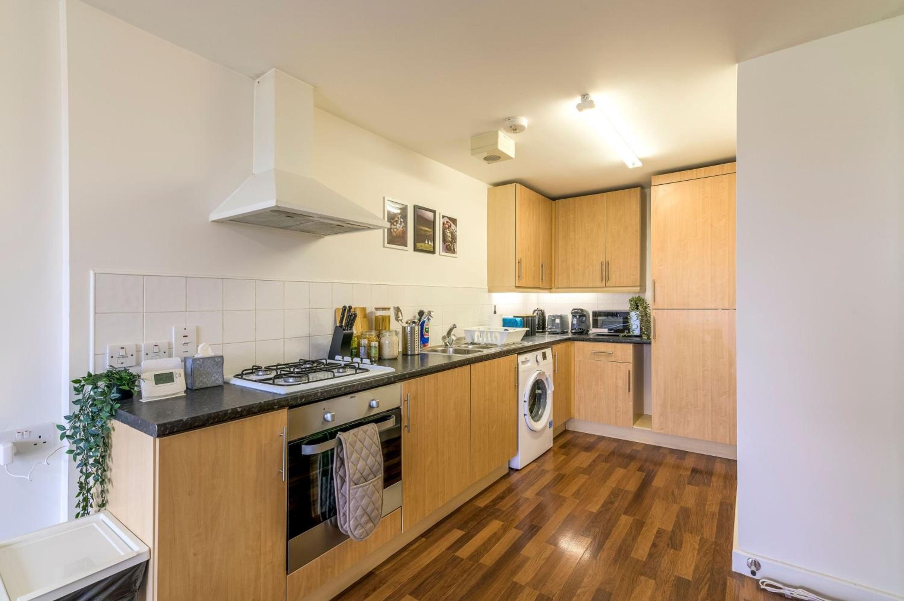 Cozy 2-Bed Flat By LiveStay Short Lets & Serviced Accommodation London