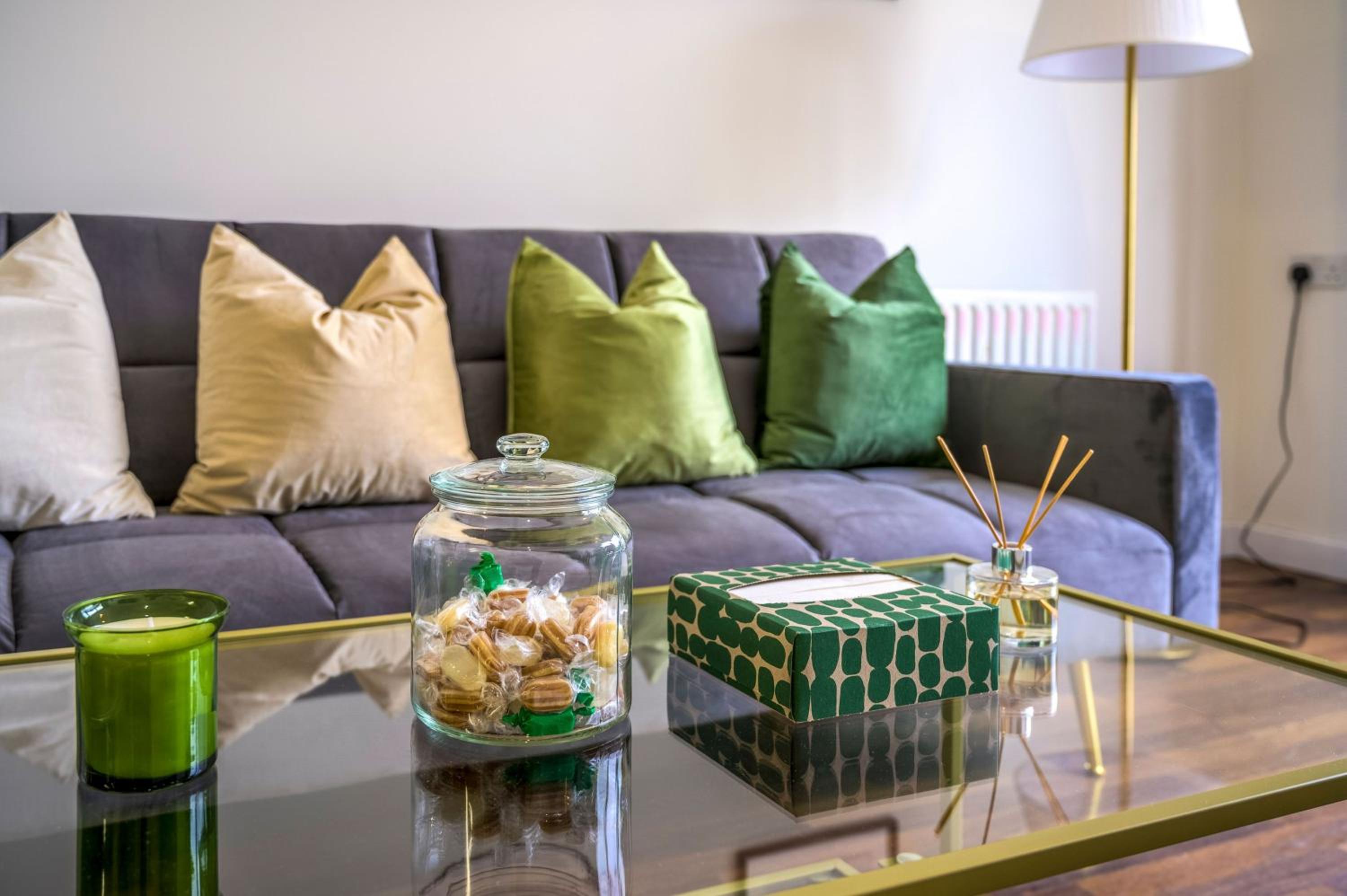 Cozy 2-Bed Flat By LiveStay Short Lets & Serviced Accommodation London