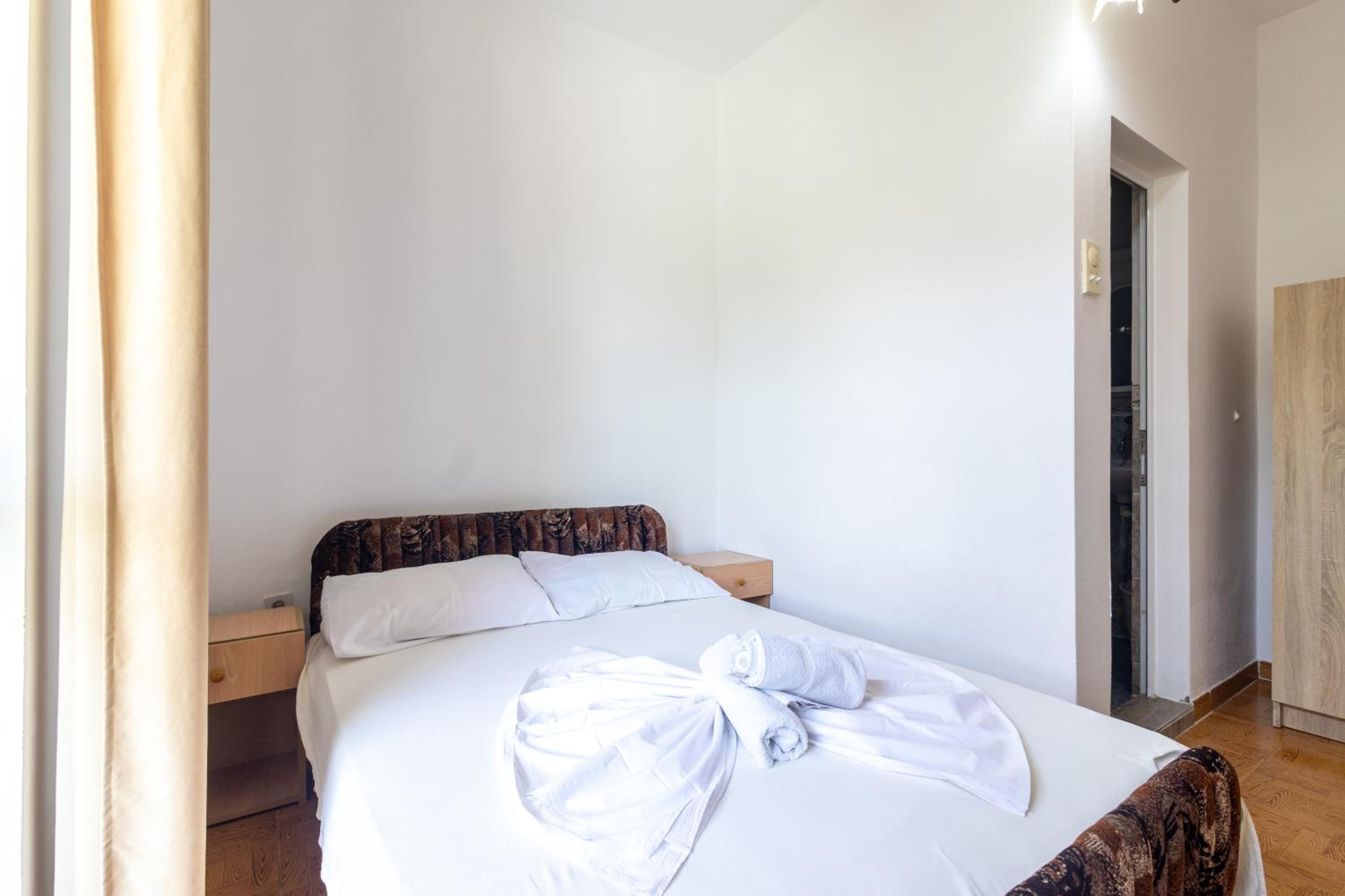 Tomi Guesthouse