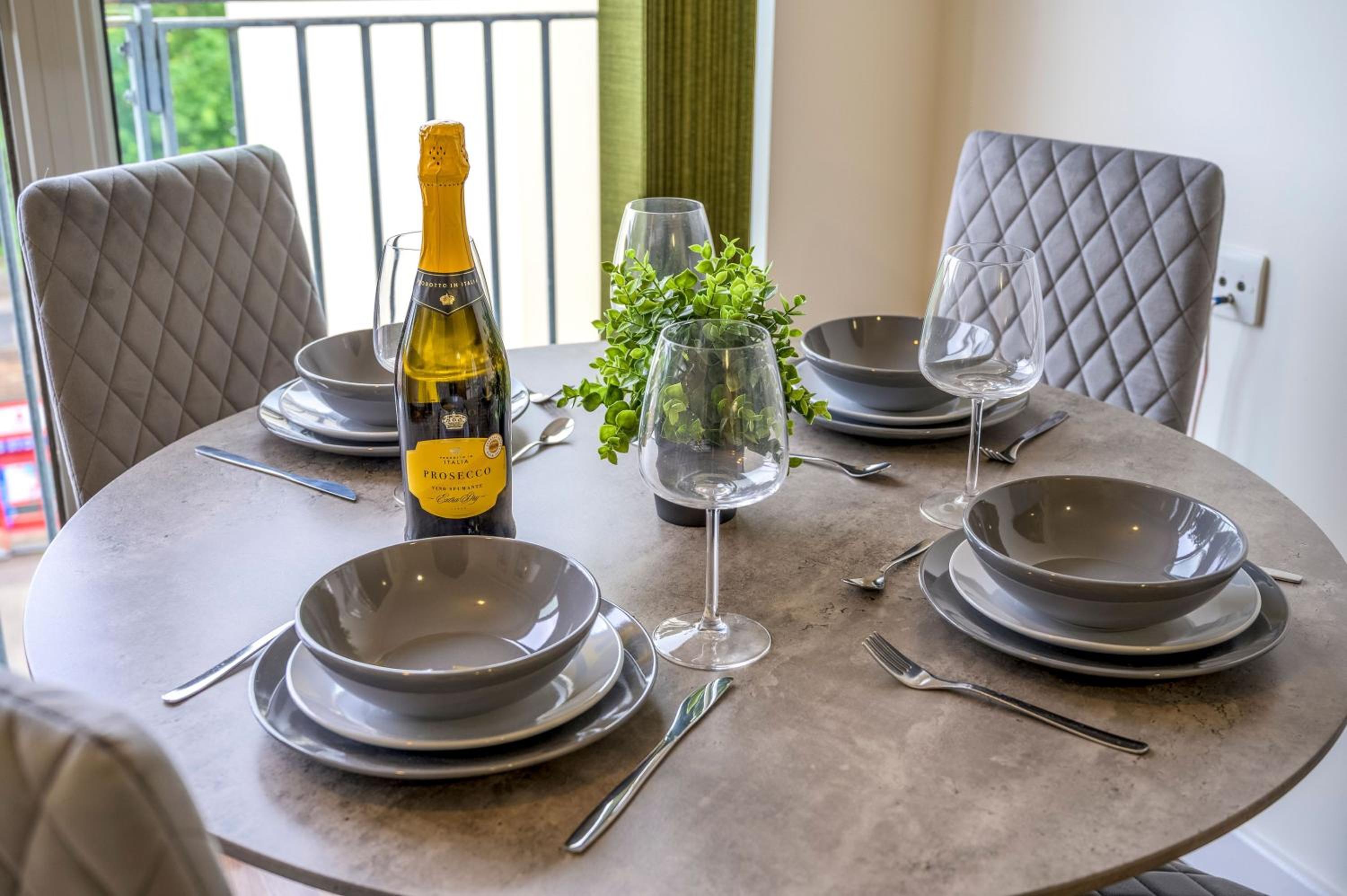 Cozy 2-Bed Flat By LiveStay Short Lets & Serviced Accommodation London