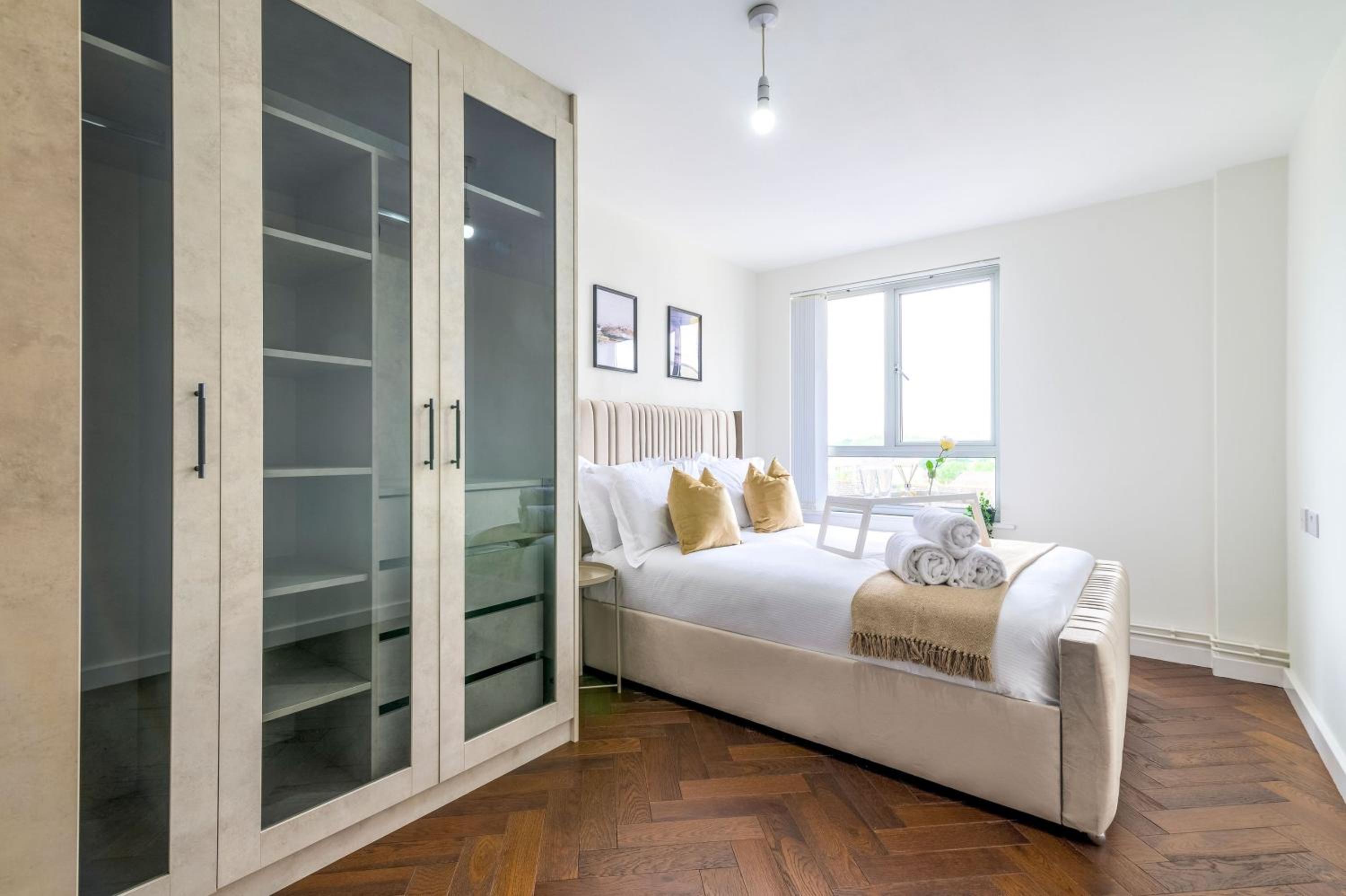 Cozy 2-Bed Flat By LiveStay Short Lets & Serviced Accommodation London