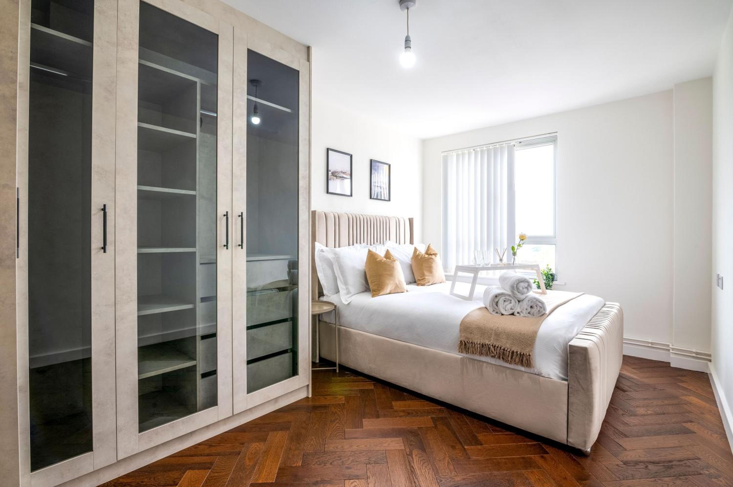 Cozy 2-Bed Flat By LiveStay Short Lets & Serviced Accommodation London