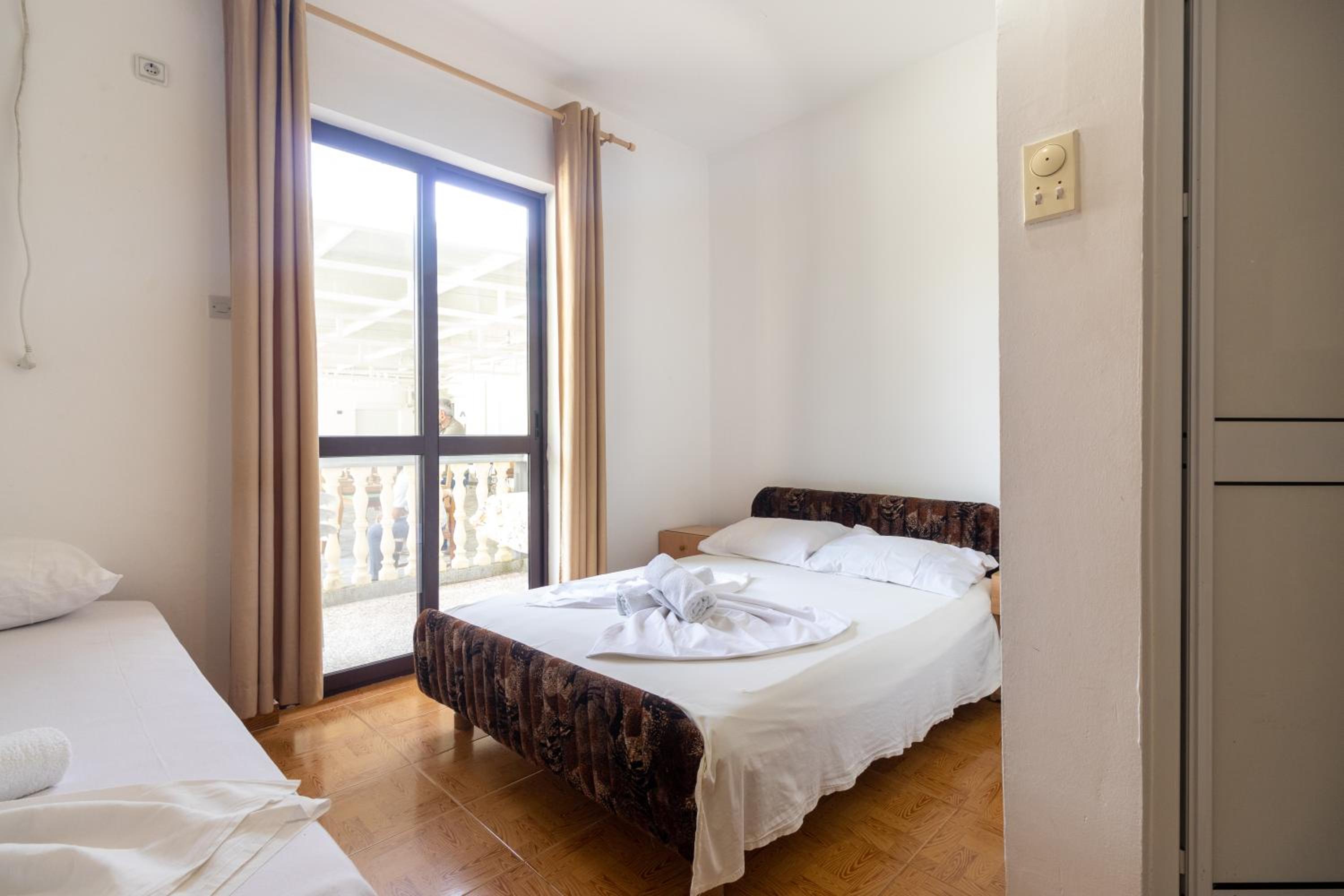 Tomi Guesthouse