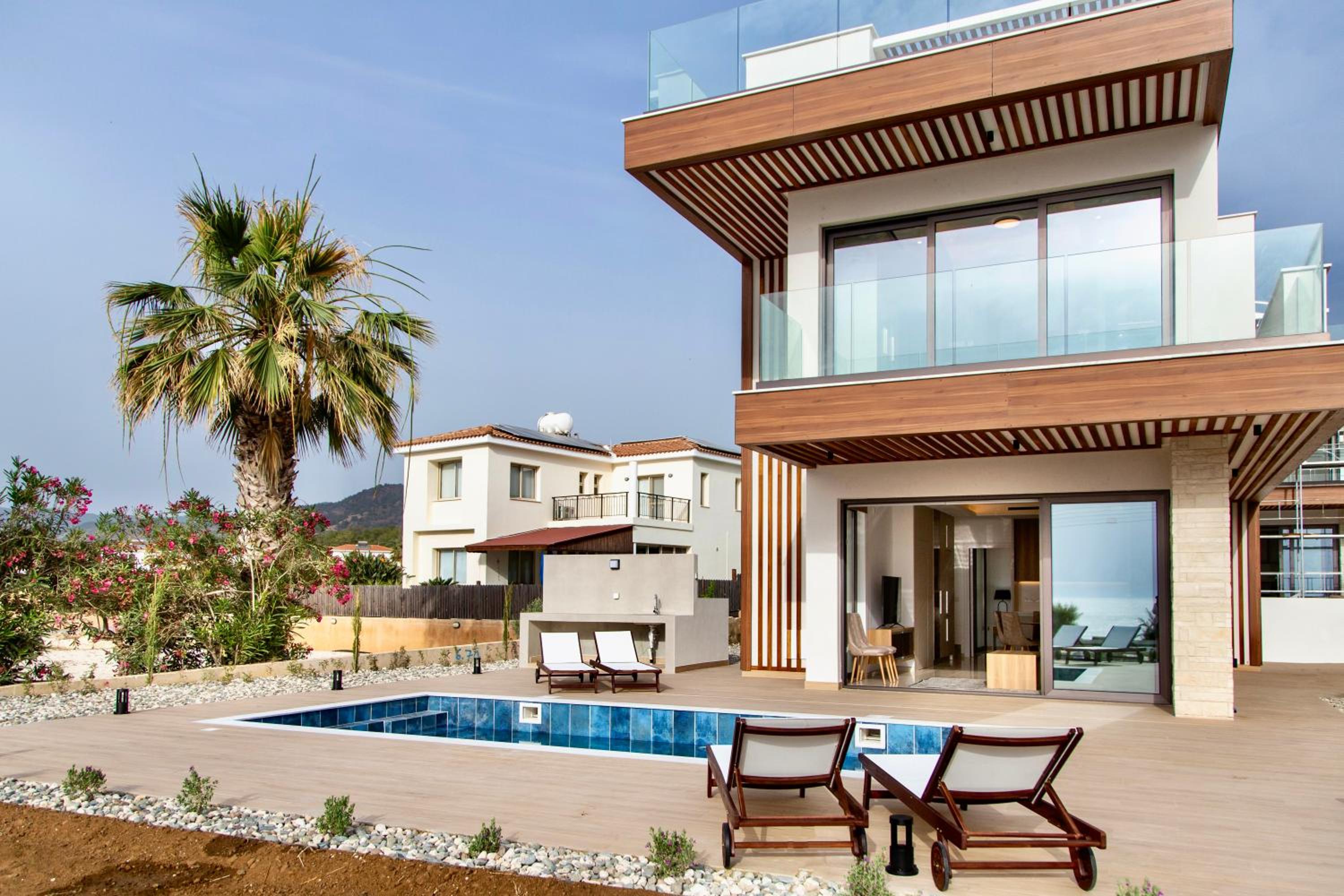 Santa Barbara Seafront villas w jacuzzi pool