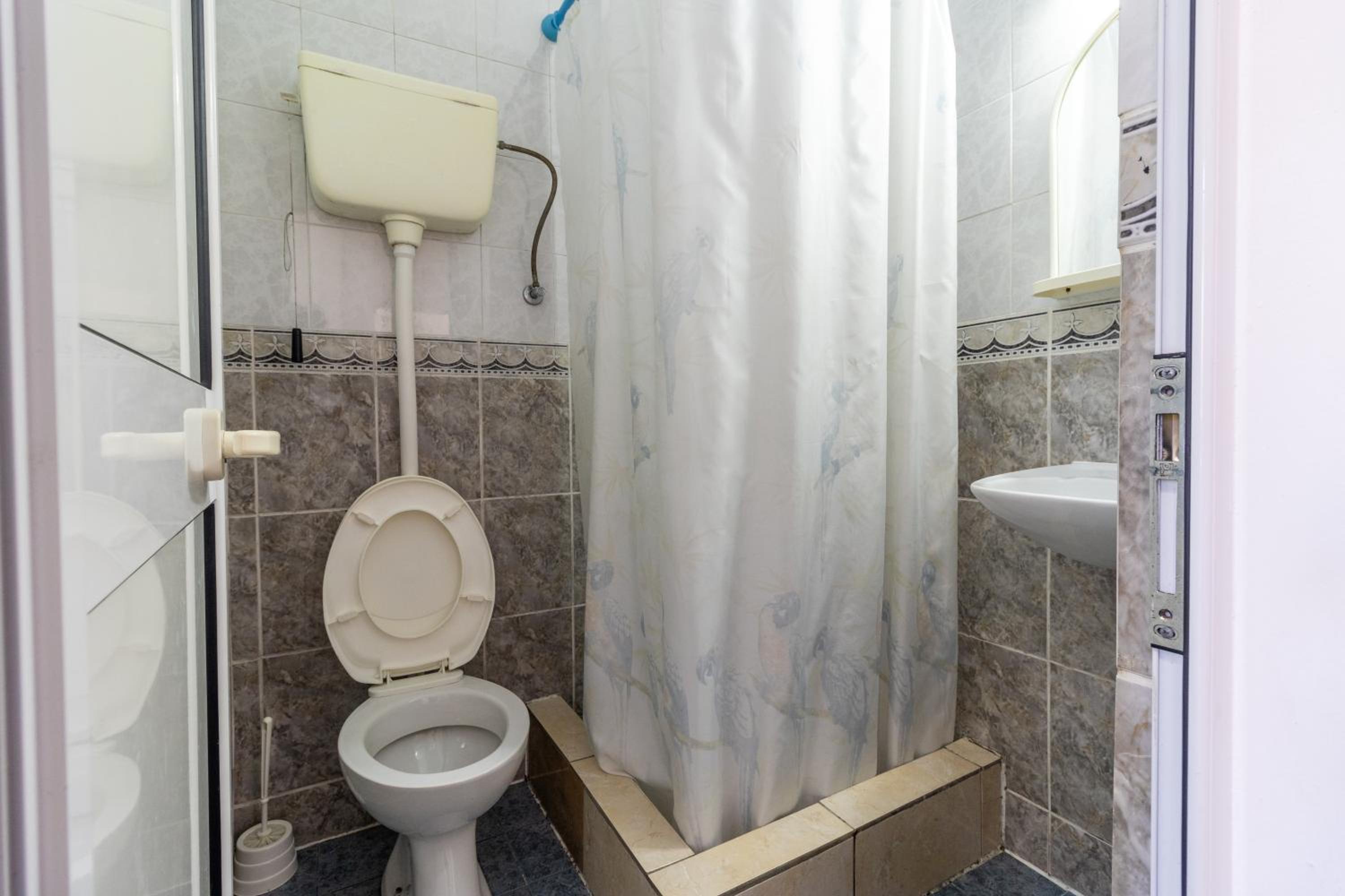 Tomi Guesthouse