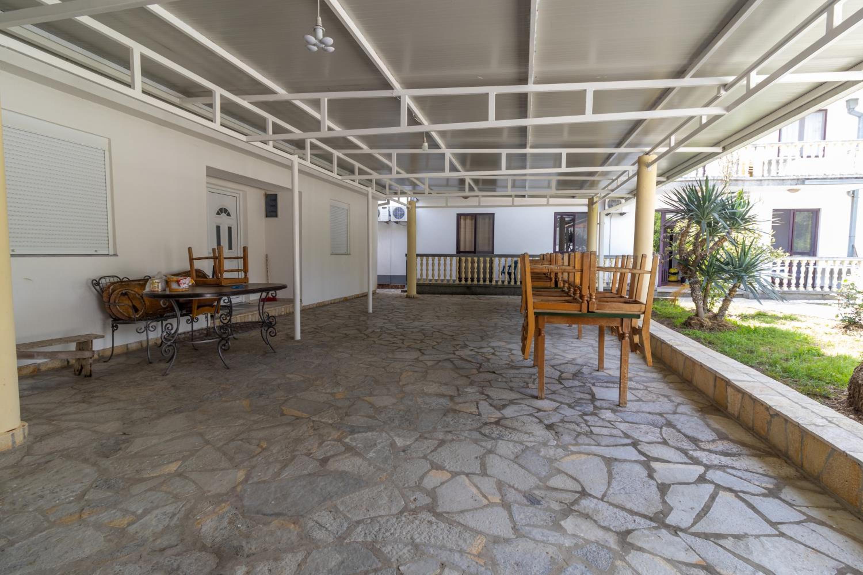 Tomi Guesthouse