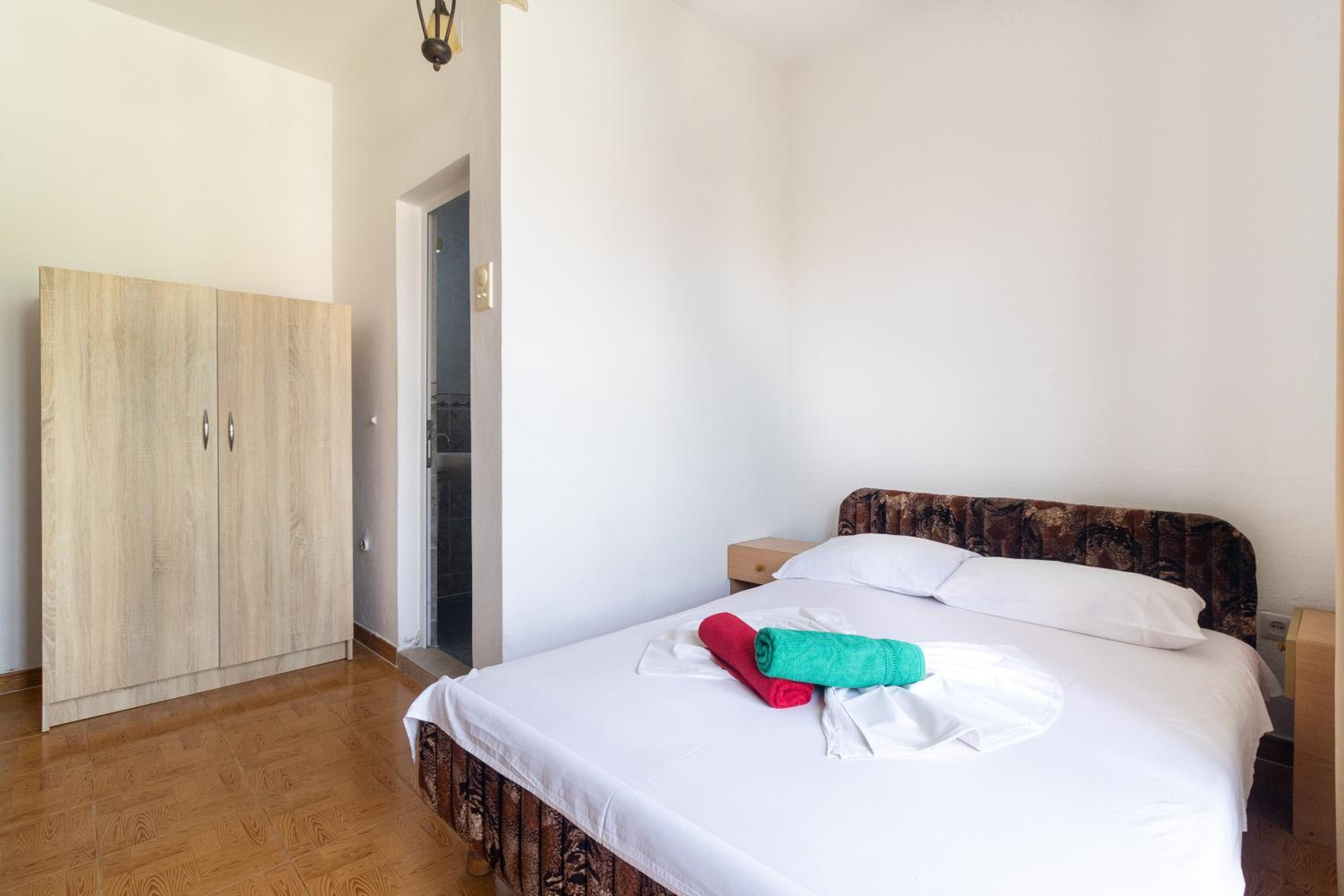 Tomi Guesthouse