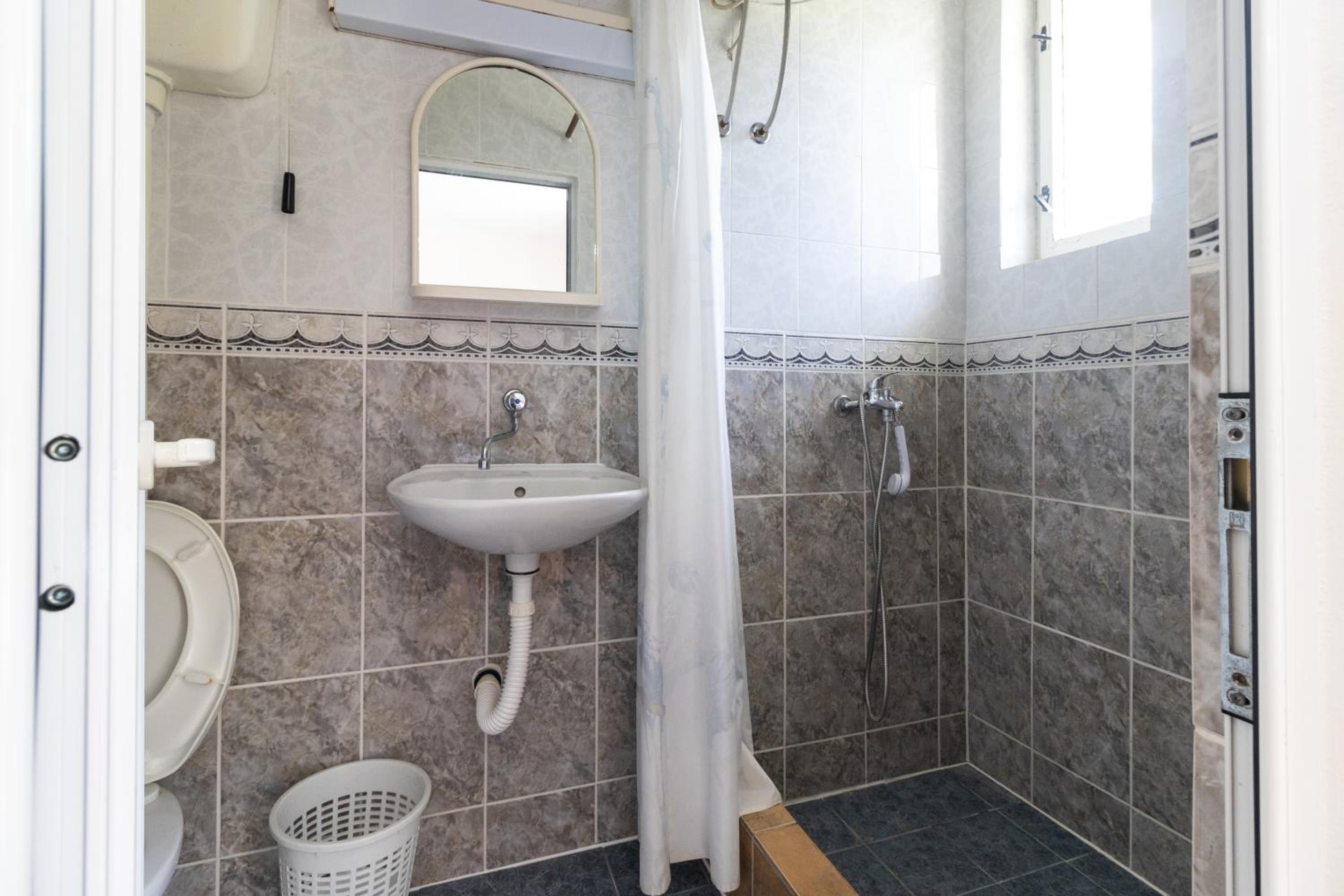 Tomi Guesthouse