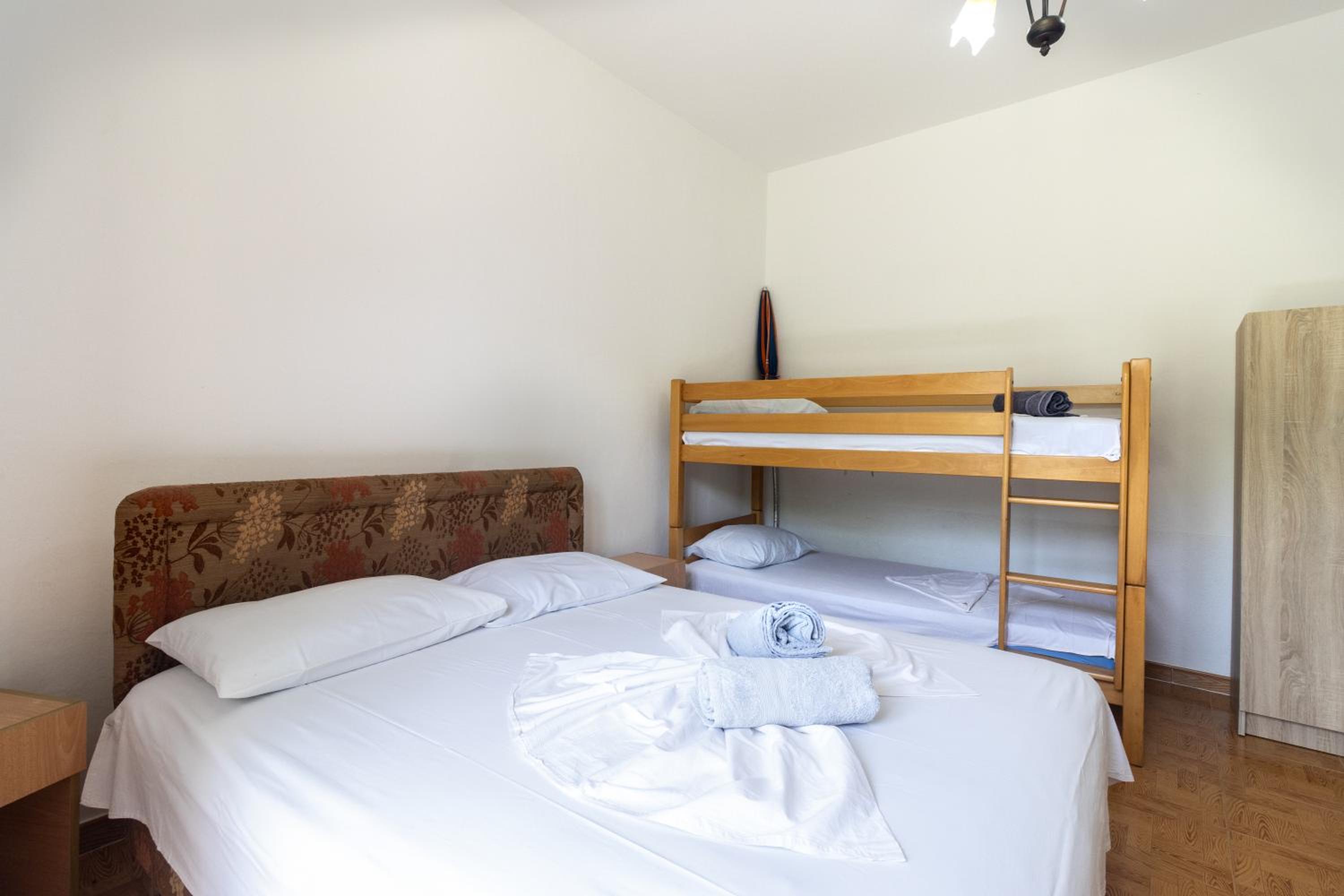 Tomi Guesthouse
