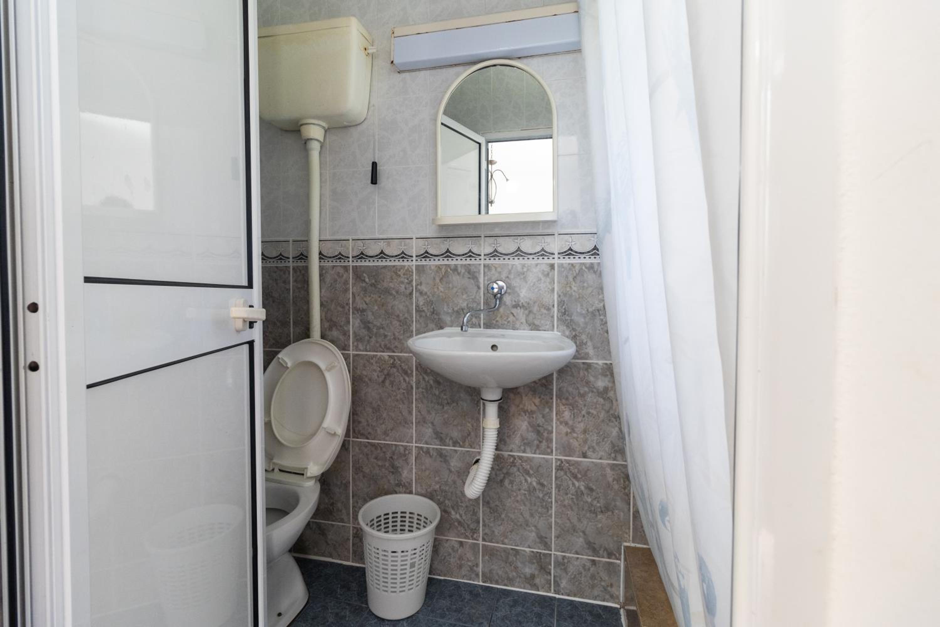 Tomi Guesthouse