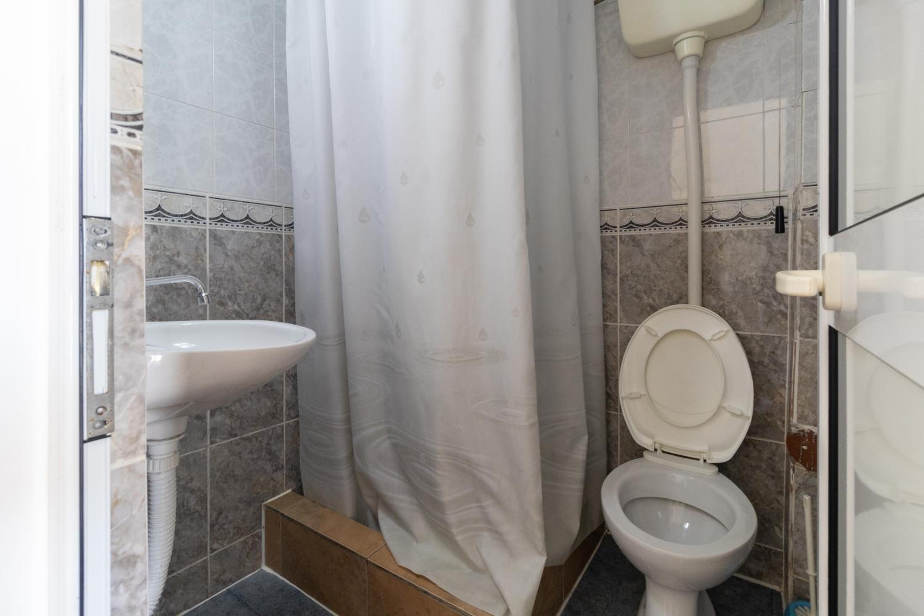 Tomi Guesthouse