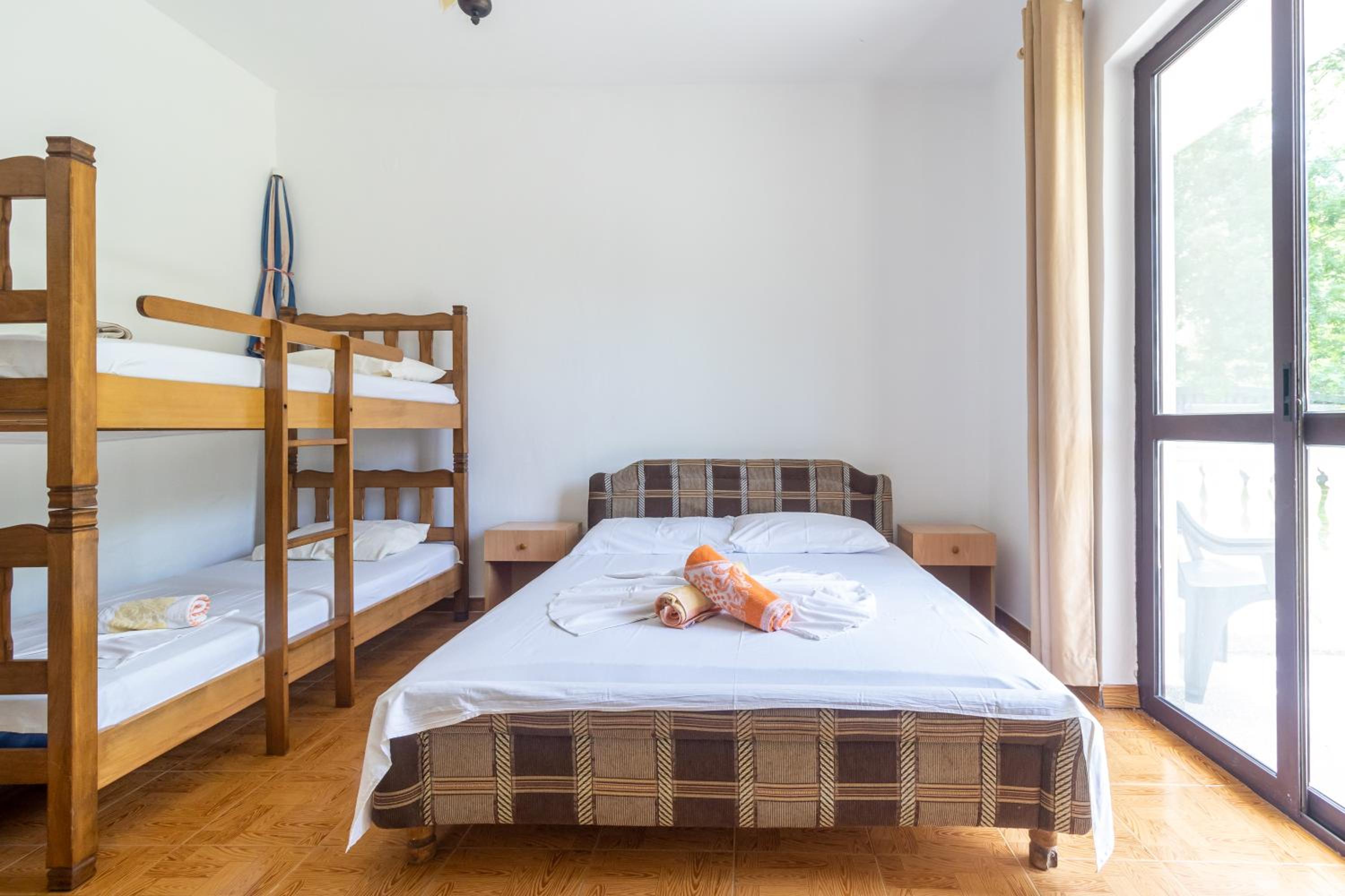 Tomi Guesthouse