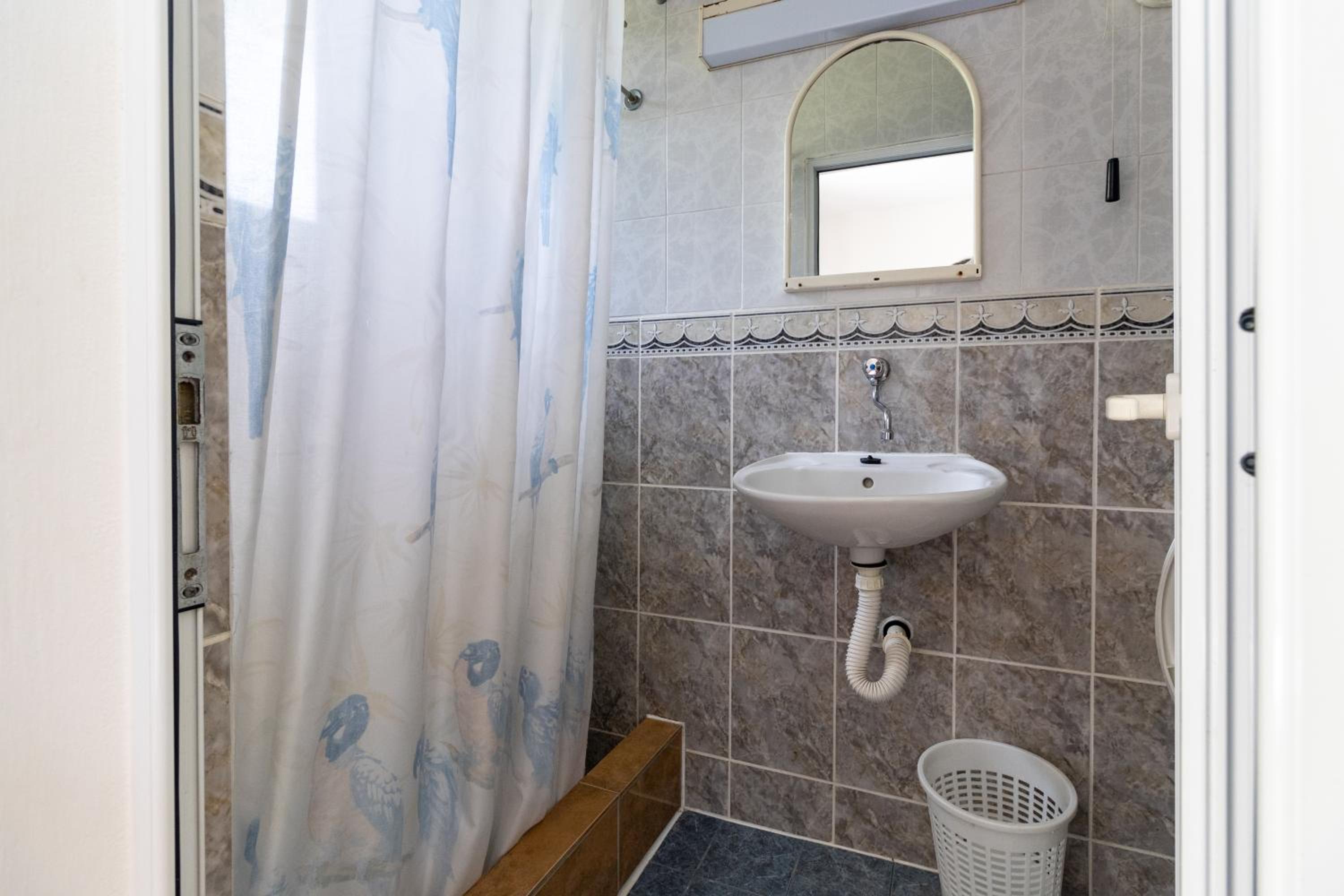 Tomi Guesthouse