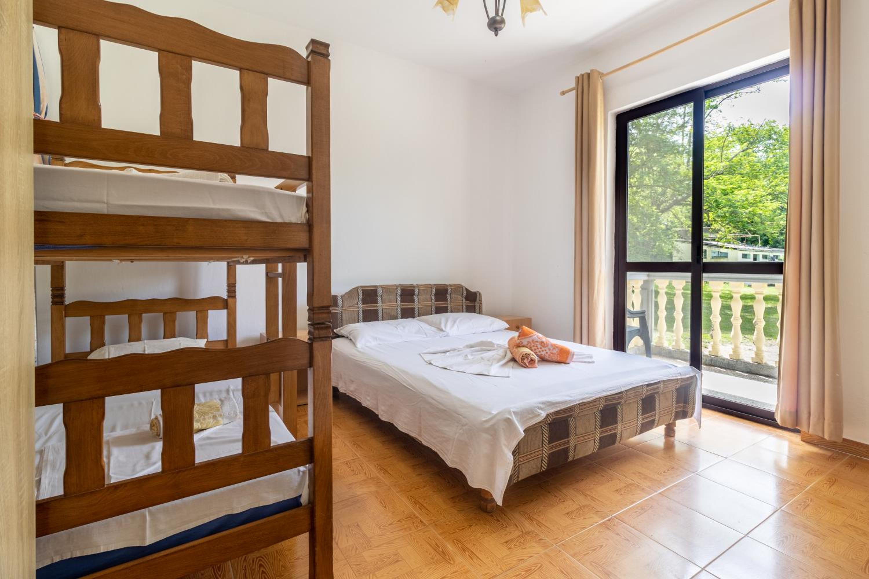 Tomi Guesthouse