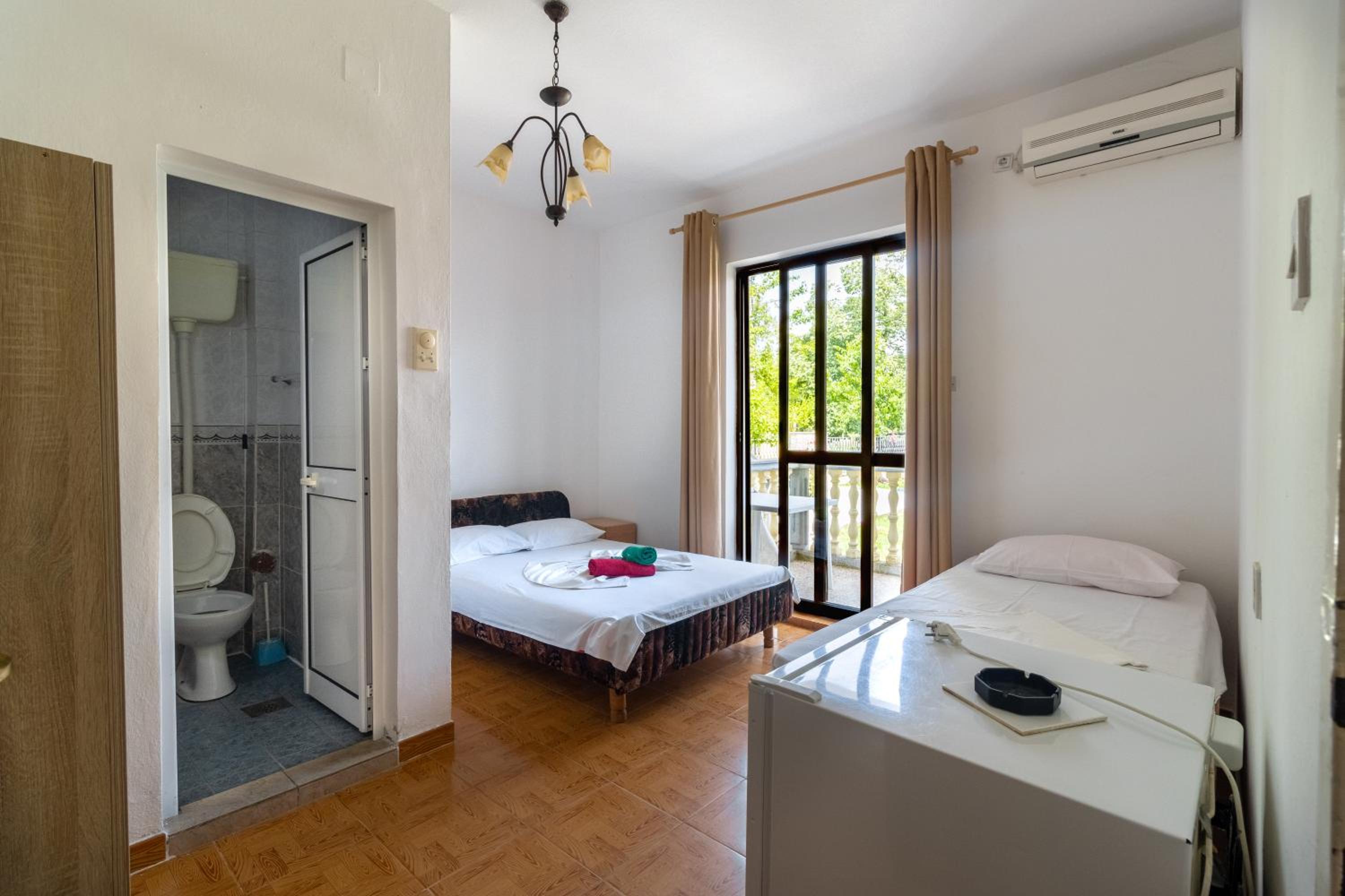 Tomi Guesthouse