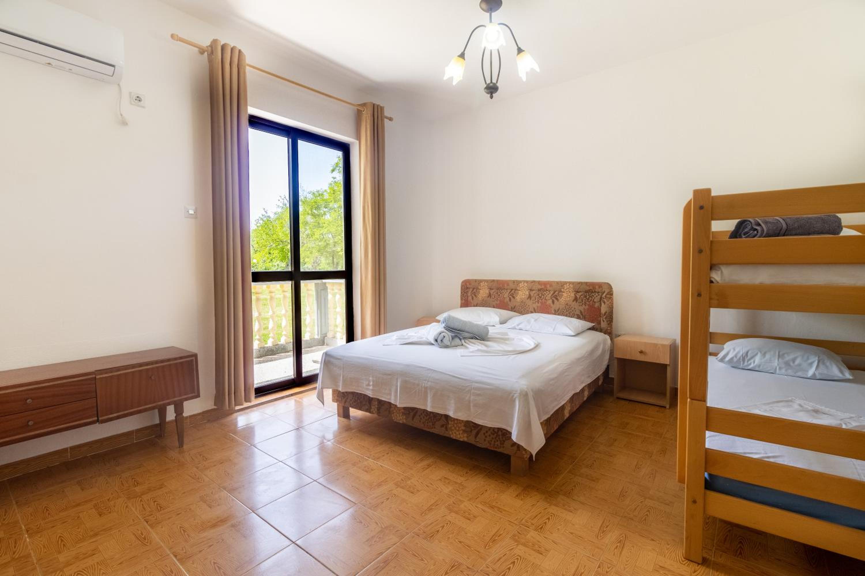 Tomi Guesthouse