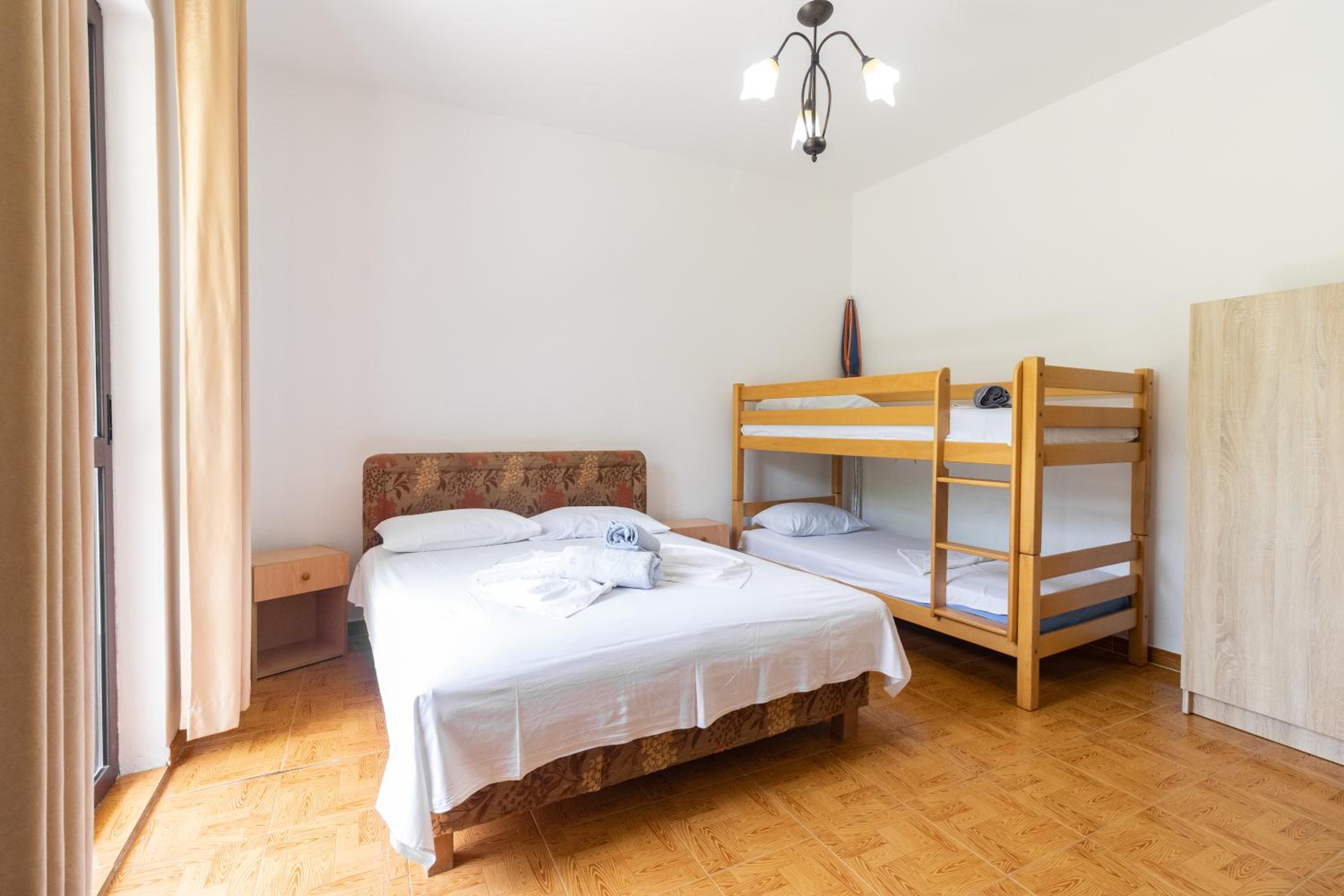 Tomi Guesthouse
