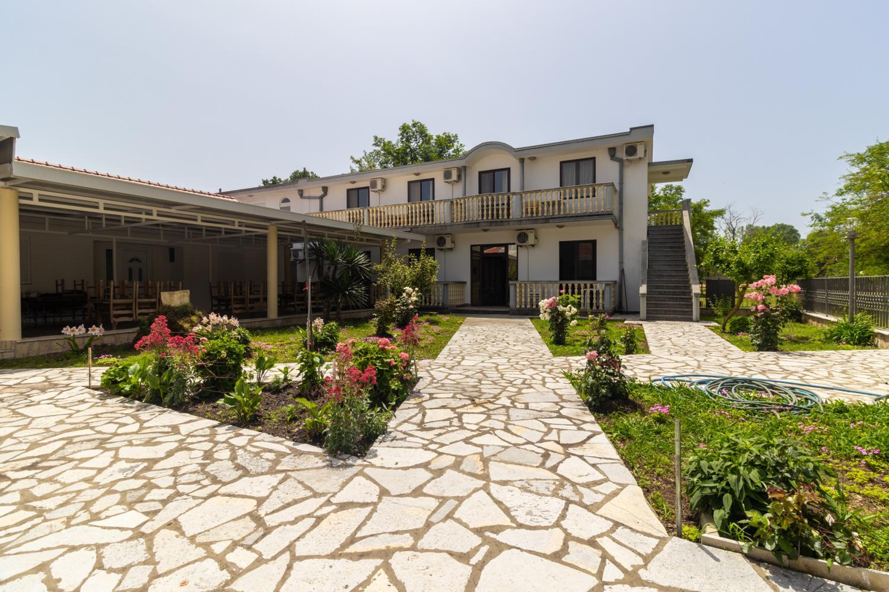 Tomi Guesthouse