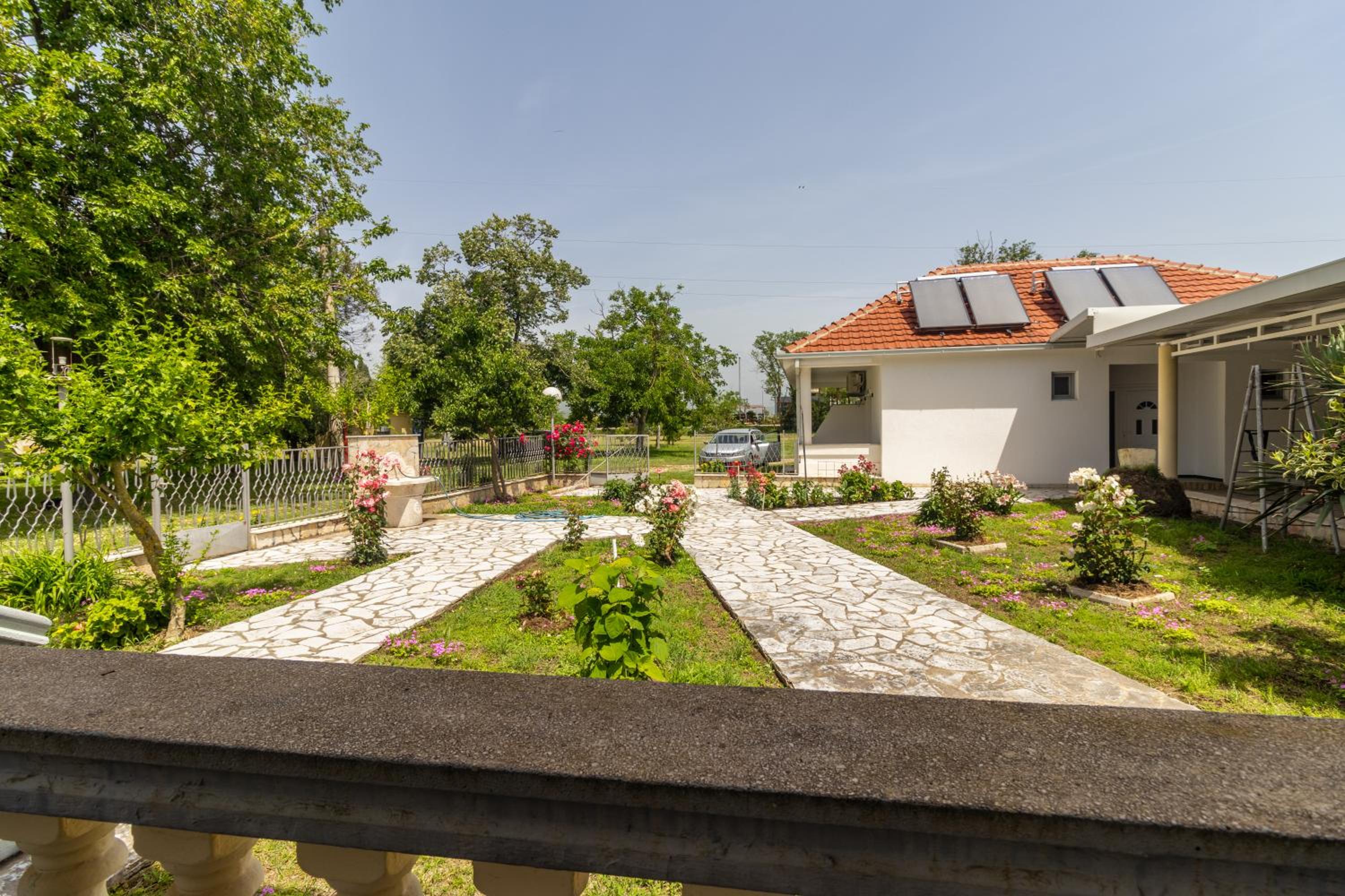 Tomi Guesthouse