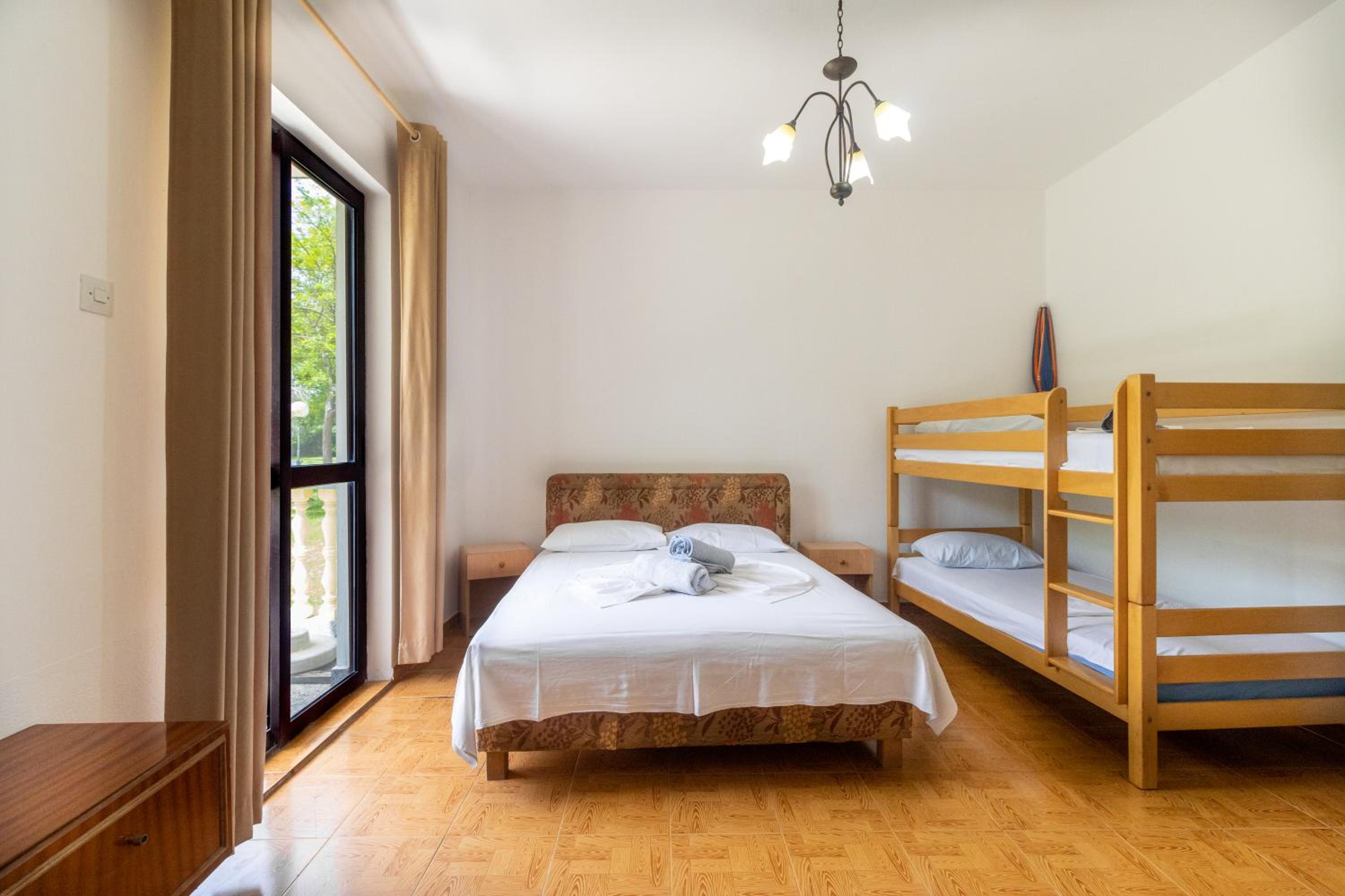 Tomi Guesthouse