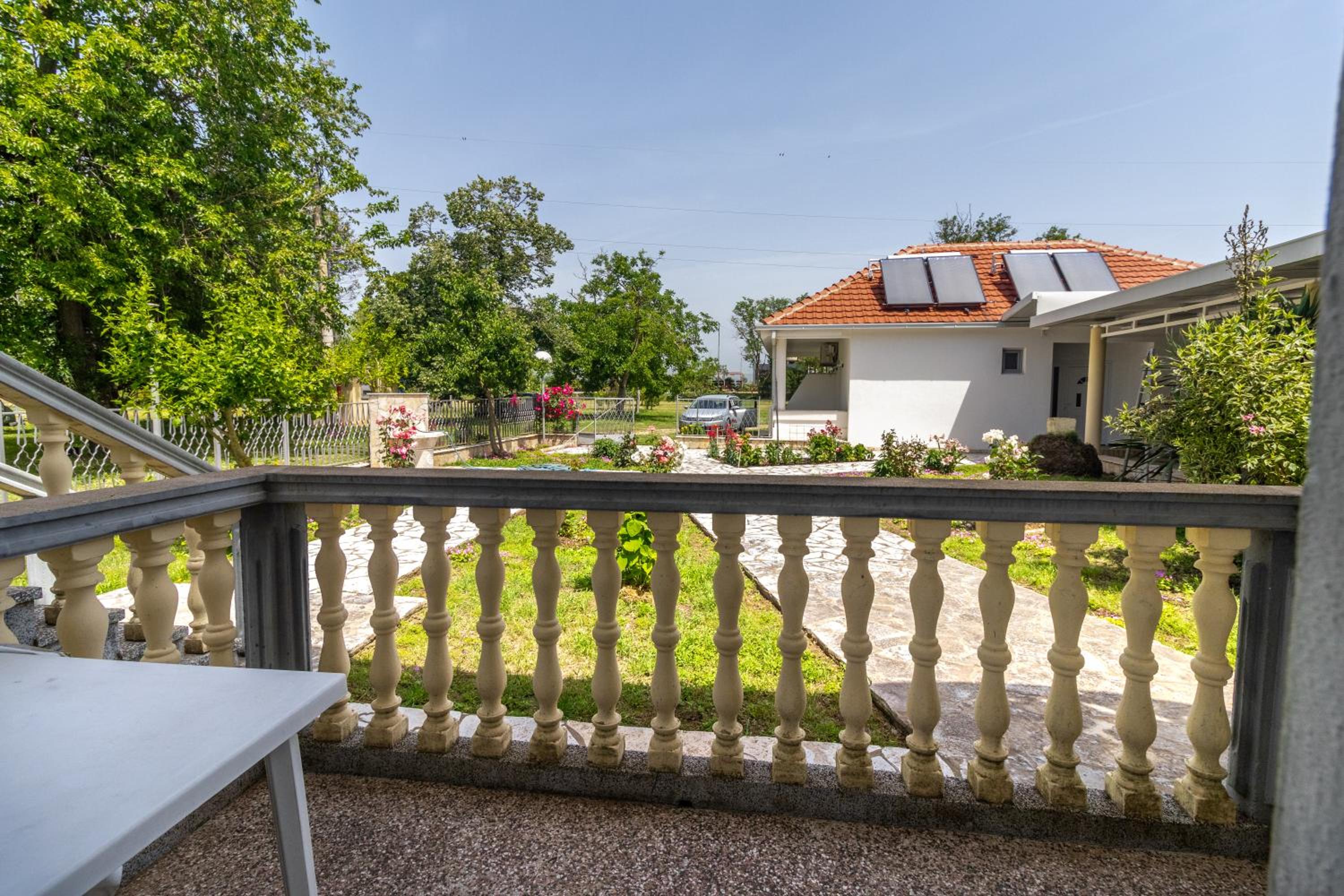 Tomi Guesthouse