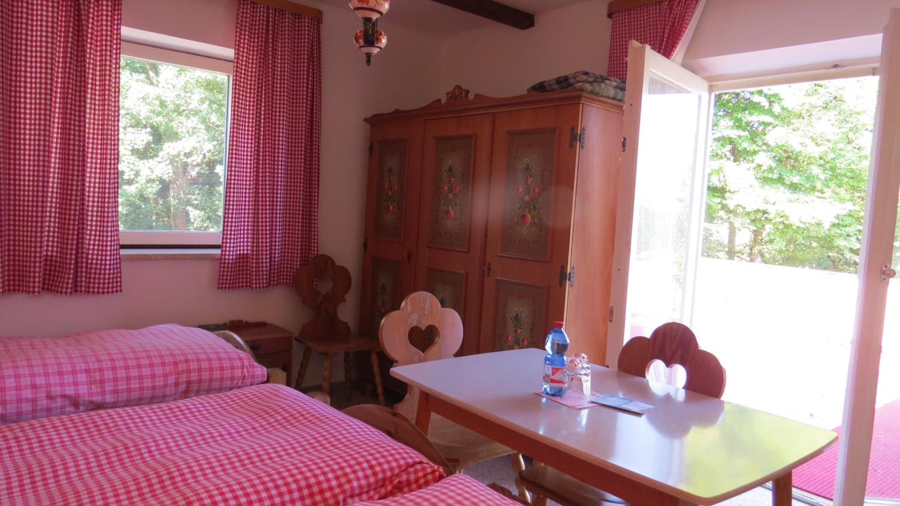 Gastehaus Huber - traditional Sixties Hostel - Property Image 3