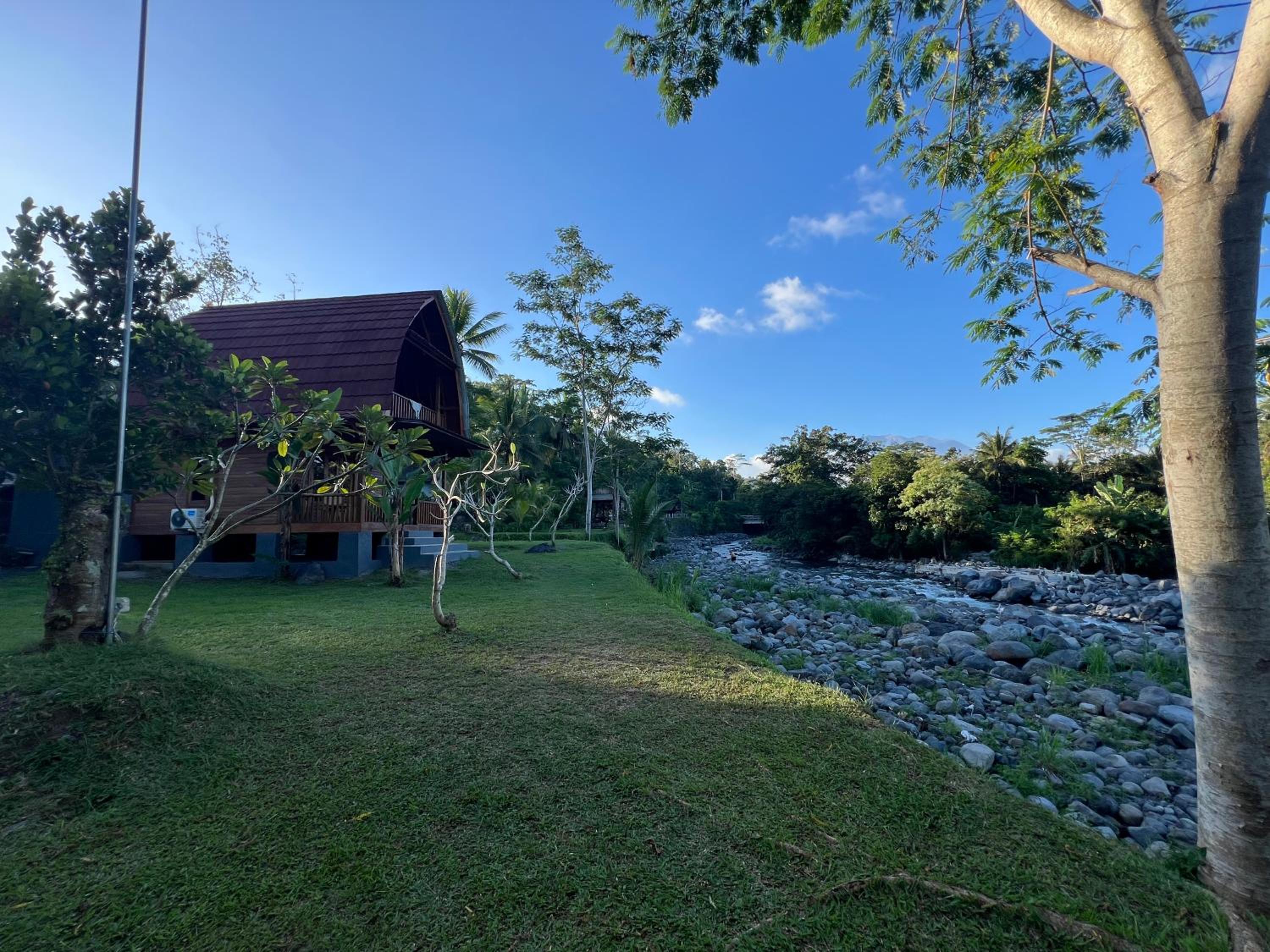 Villa Joglo tepi sungai