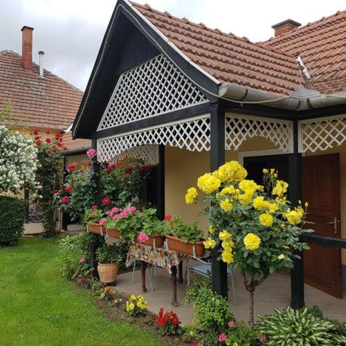 Iskolakert Apartman