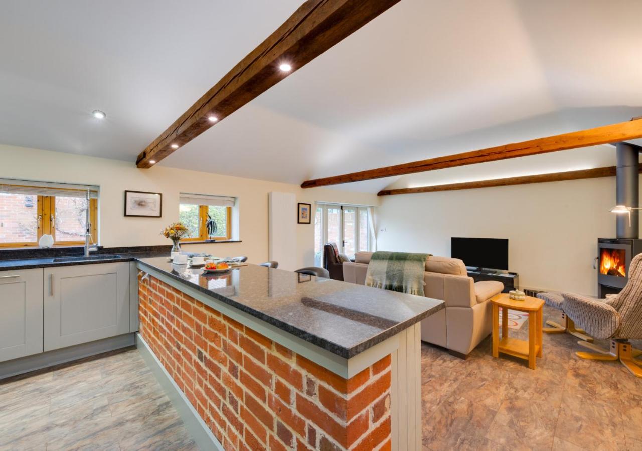 1 Bed in Woodbridge oc-stabu view 2