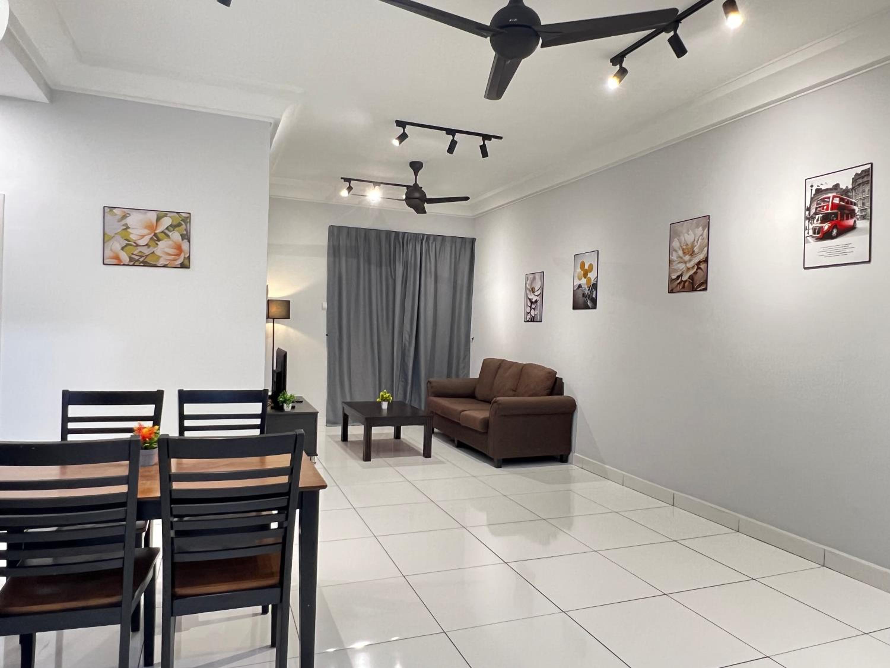 Platino 2 rooms for 4px near Paradigm Mall Johor Bahru