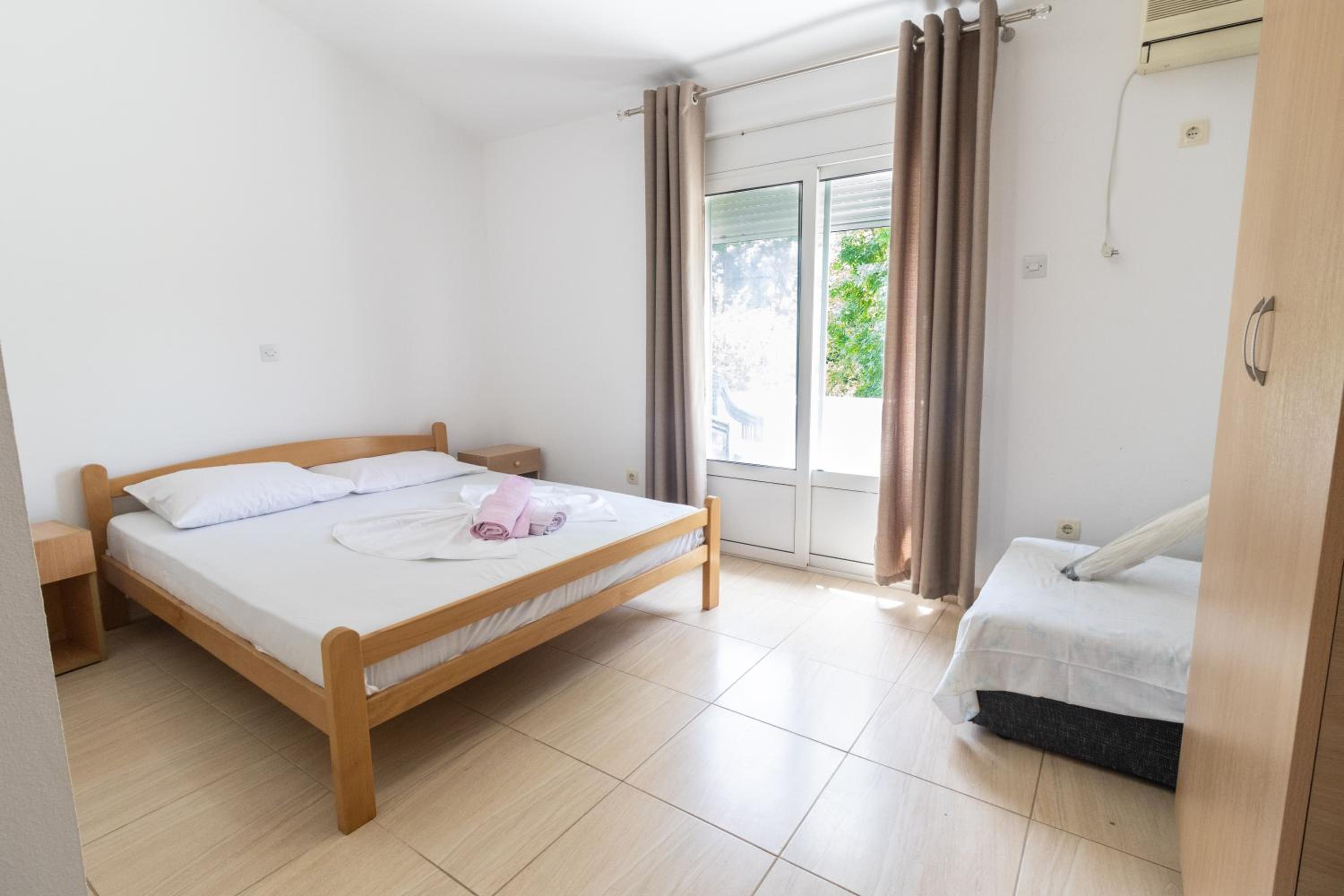 Tomi Guesthouse