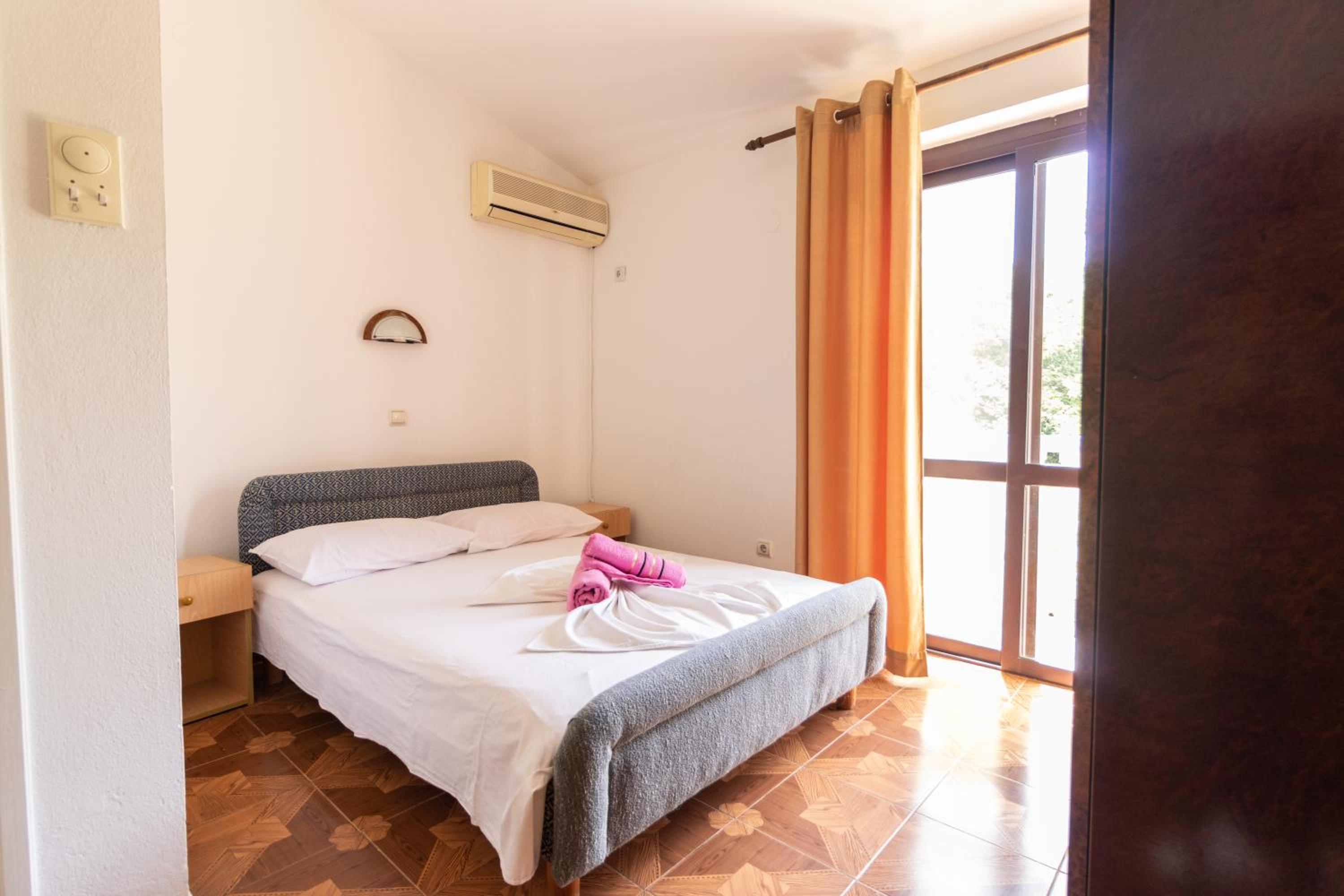 Tomi Guesthouse
