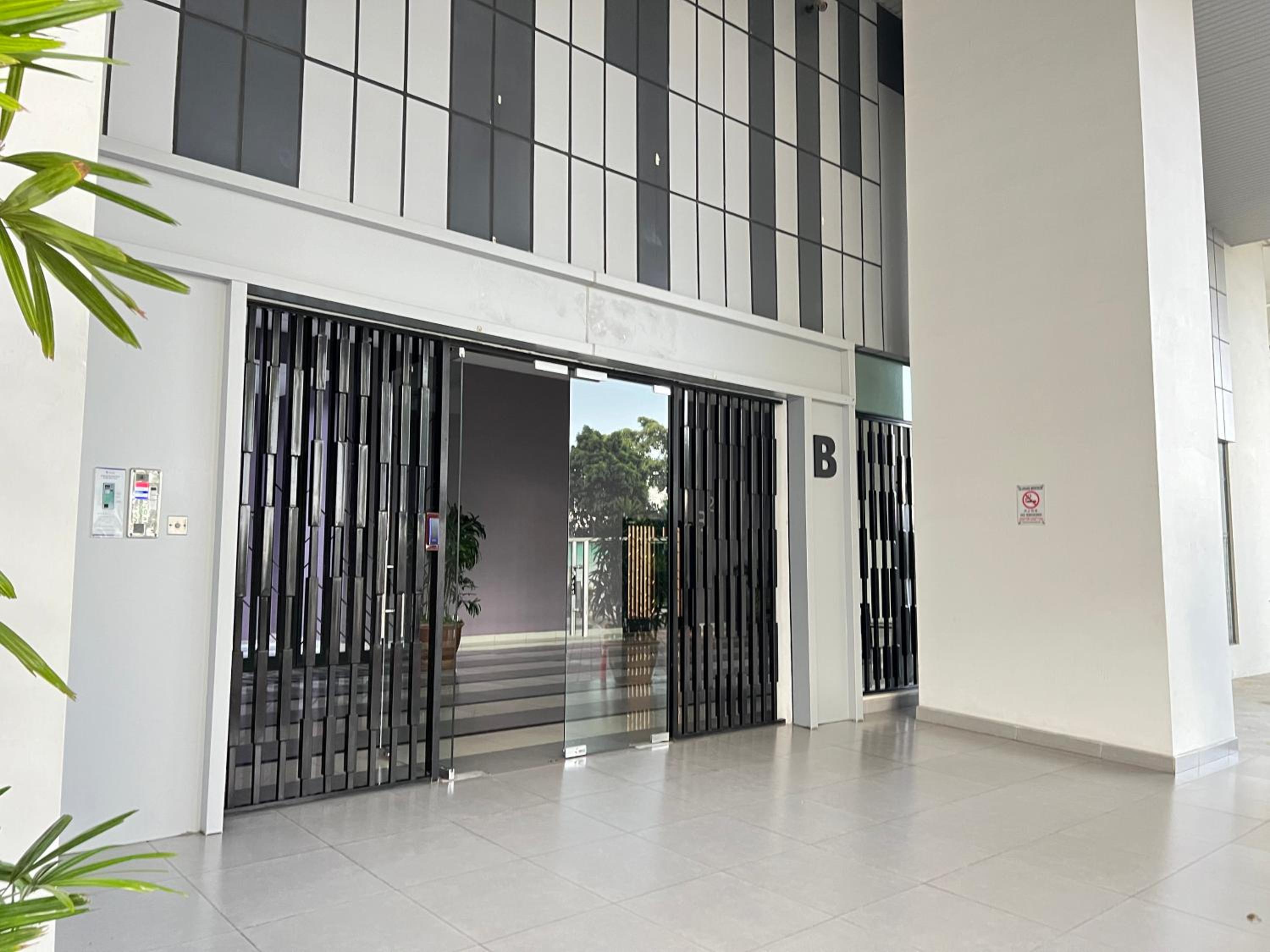 Platino 2 rooms for 4px near Paradigm Mall Johor Bahru