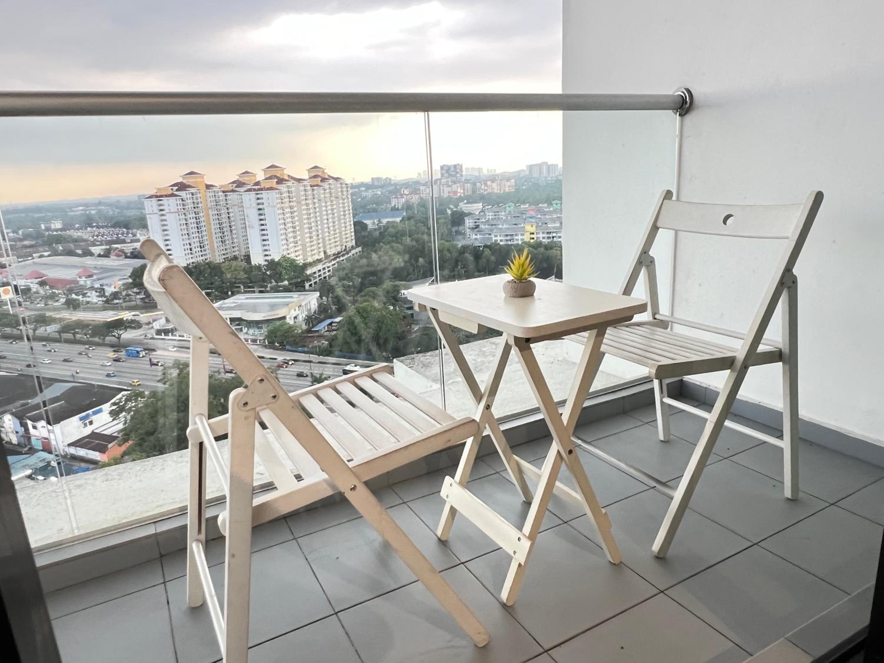 Platino 2 rooms for 4px near Paradigm Mall Johor Bahru