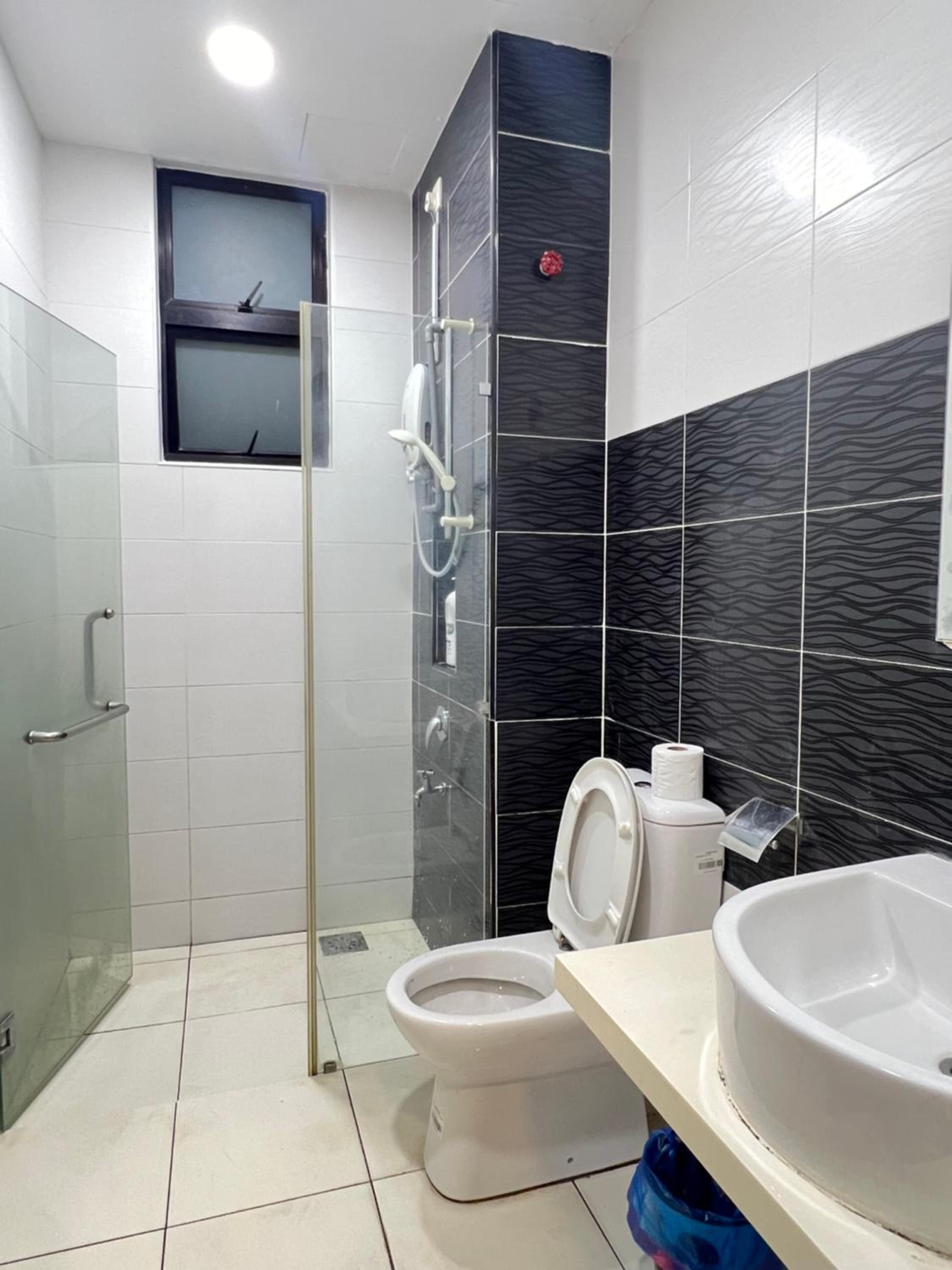 Platino 2 rooms for 4px near Paradigm Mall Johor Bahru