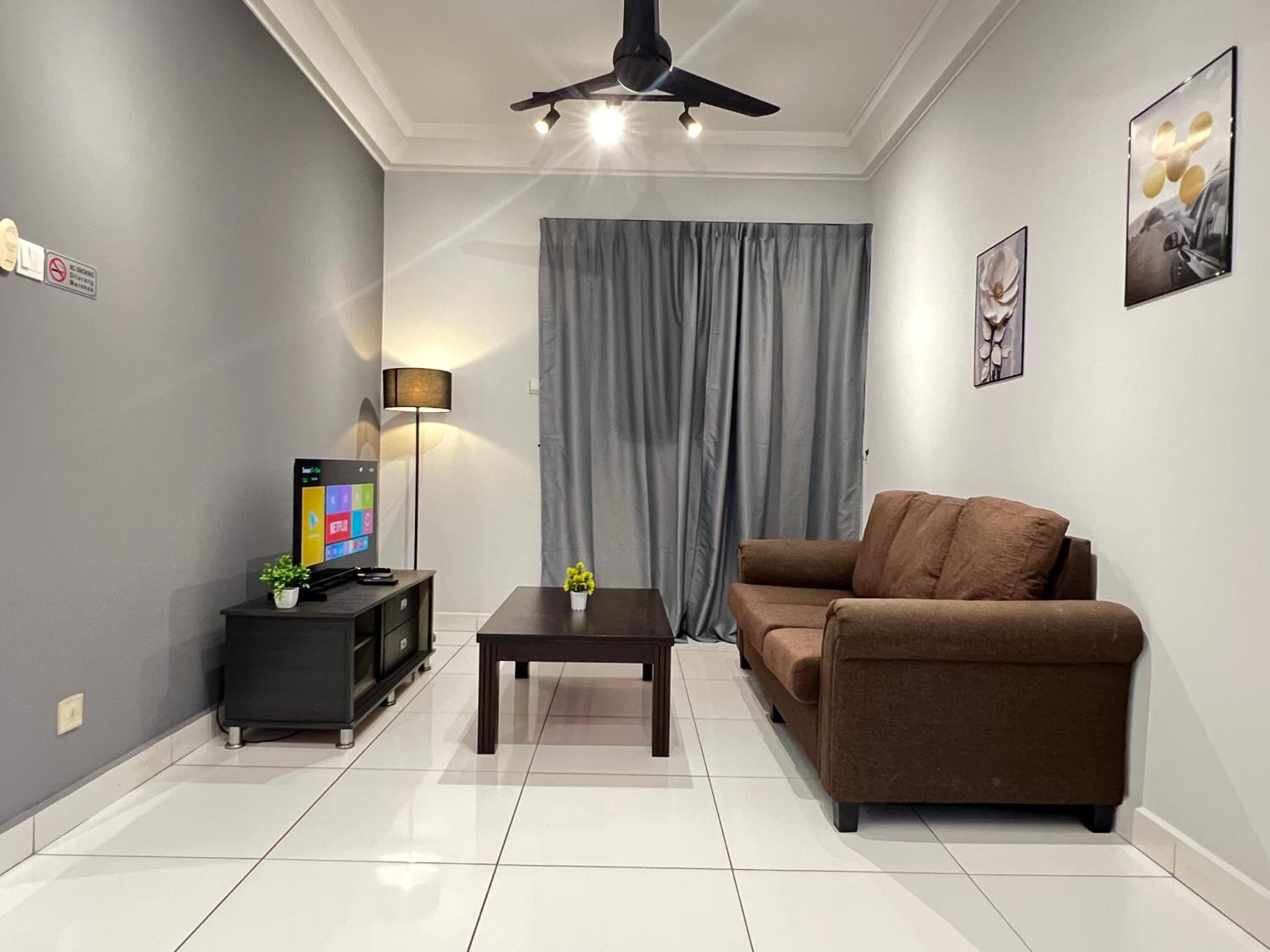 Platino 2 rooms for 4px near Paradigm Mall Johor Bahru
