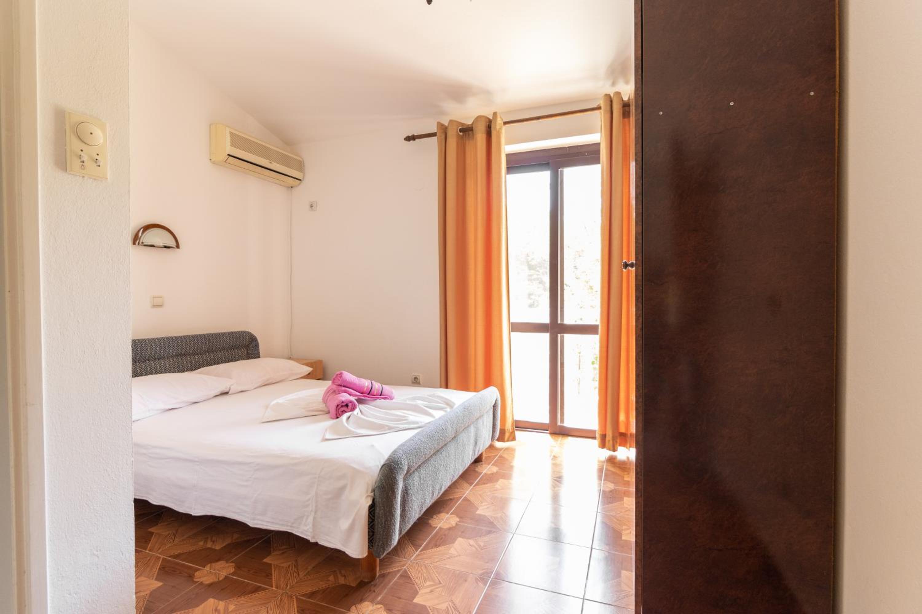 Tomi Guesthouse