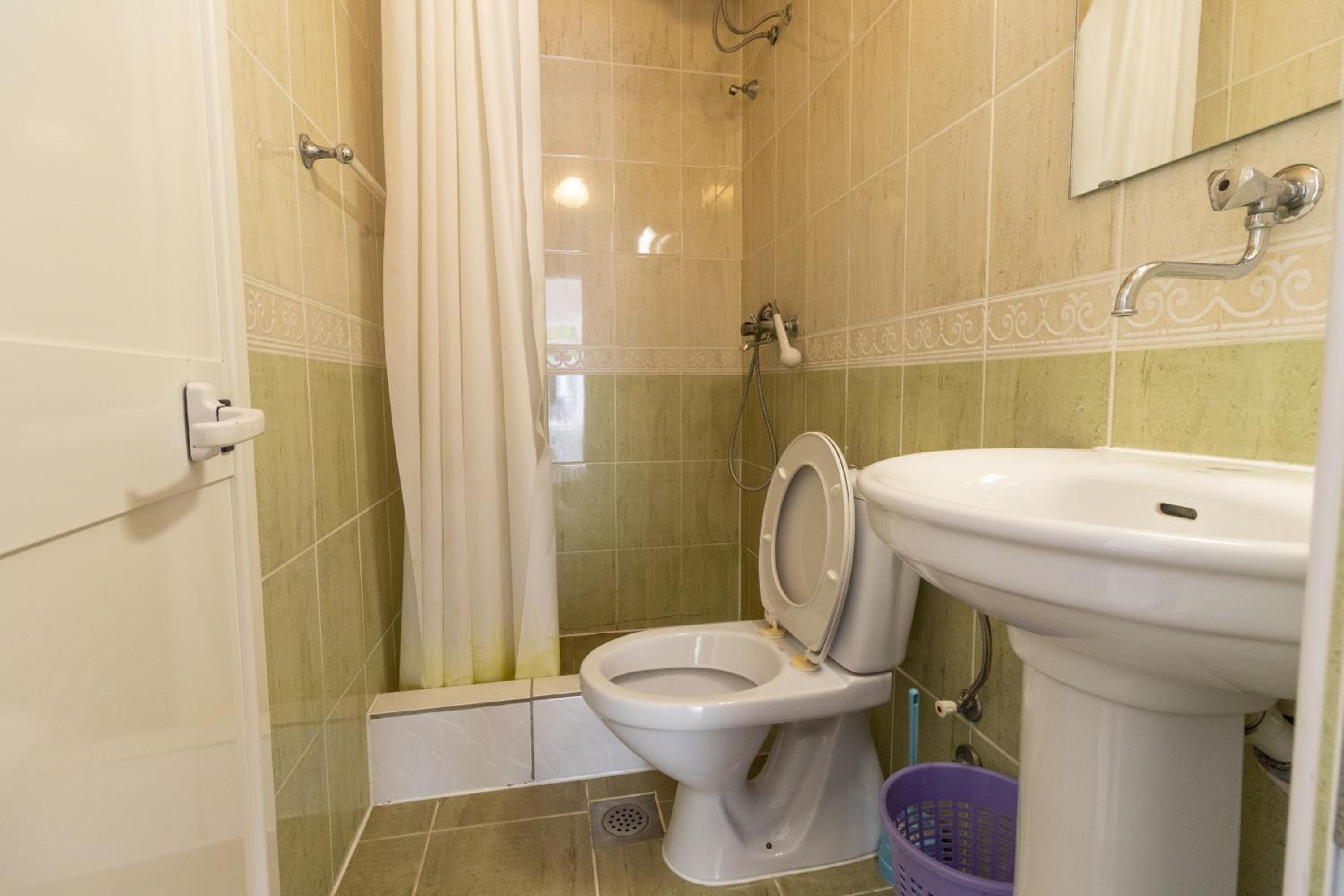 Tomi Guesthouse
