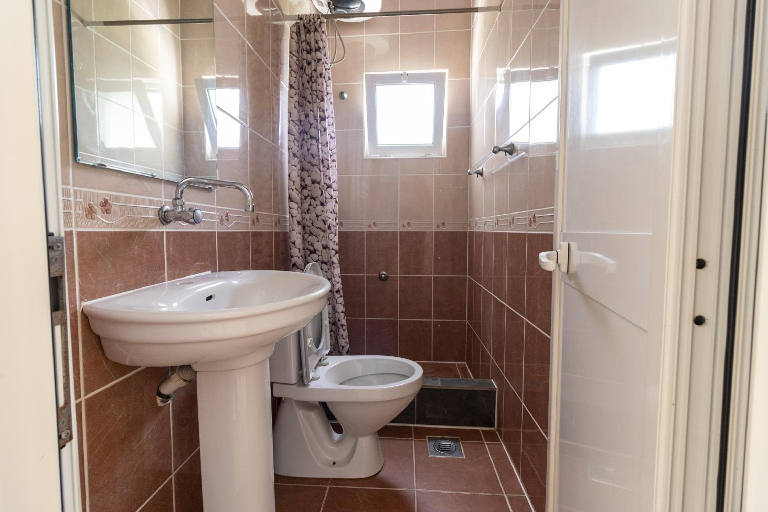 Tomi Guesthouse