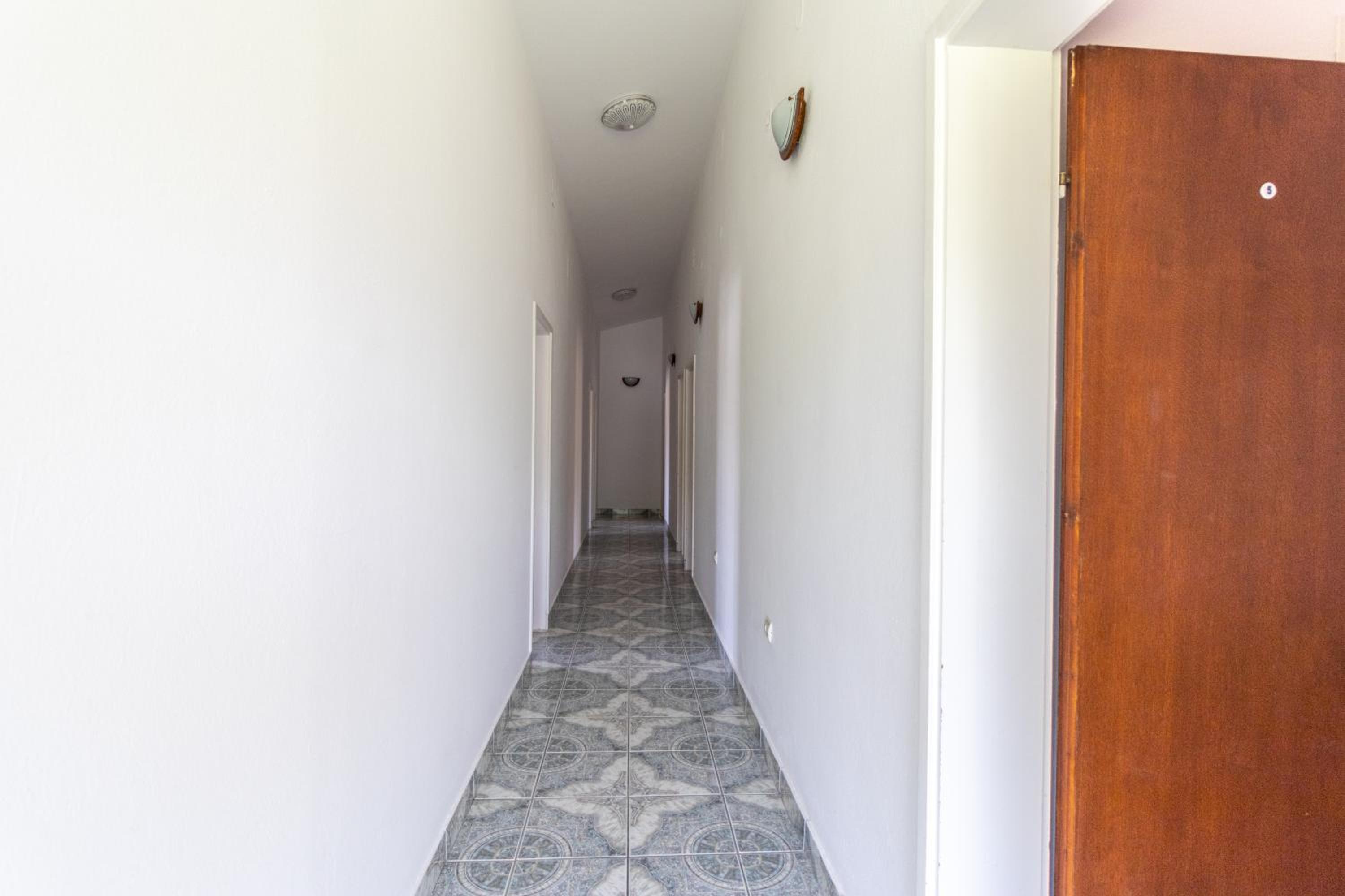 Tomi Guesthouse