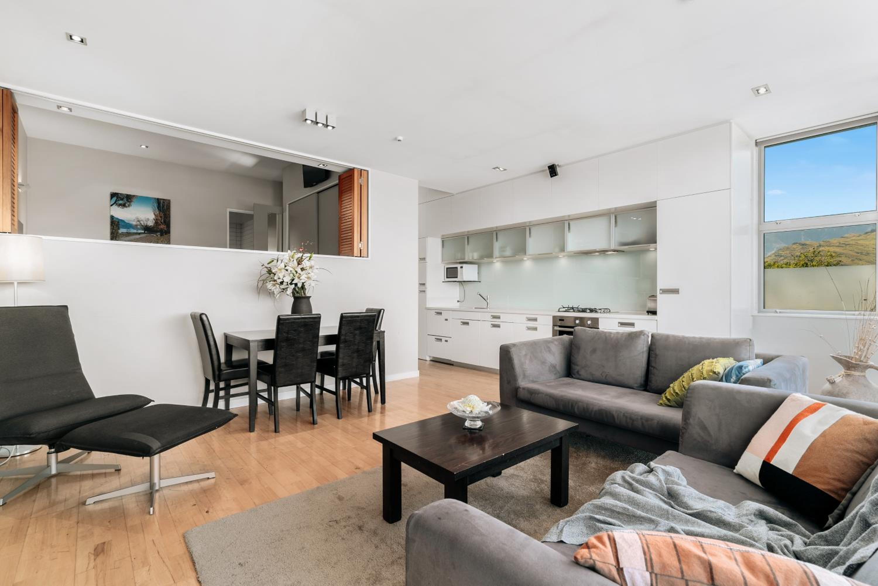 Modern Executive Living in Pounamu