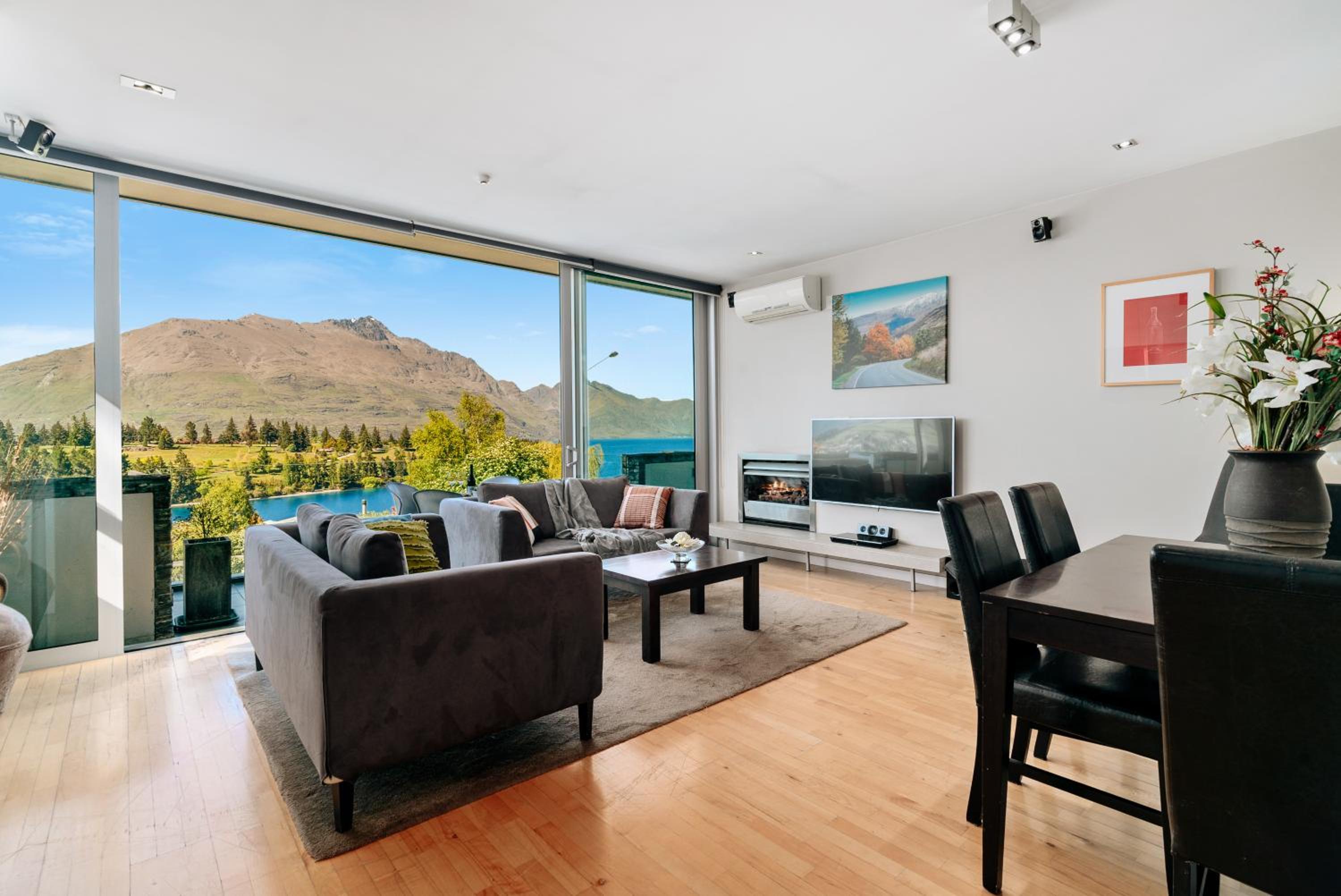 Modern Executive Living in Pounamu