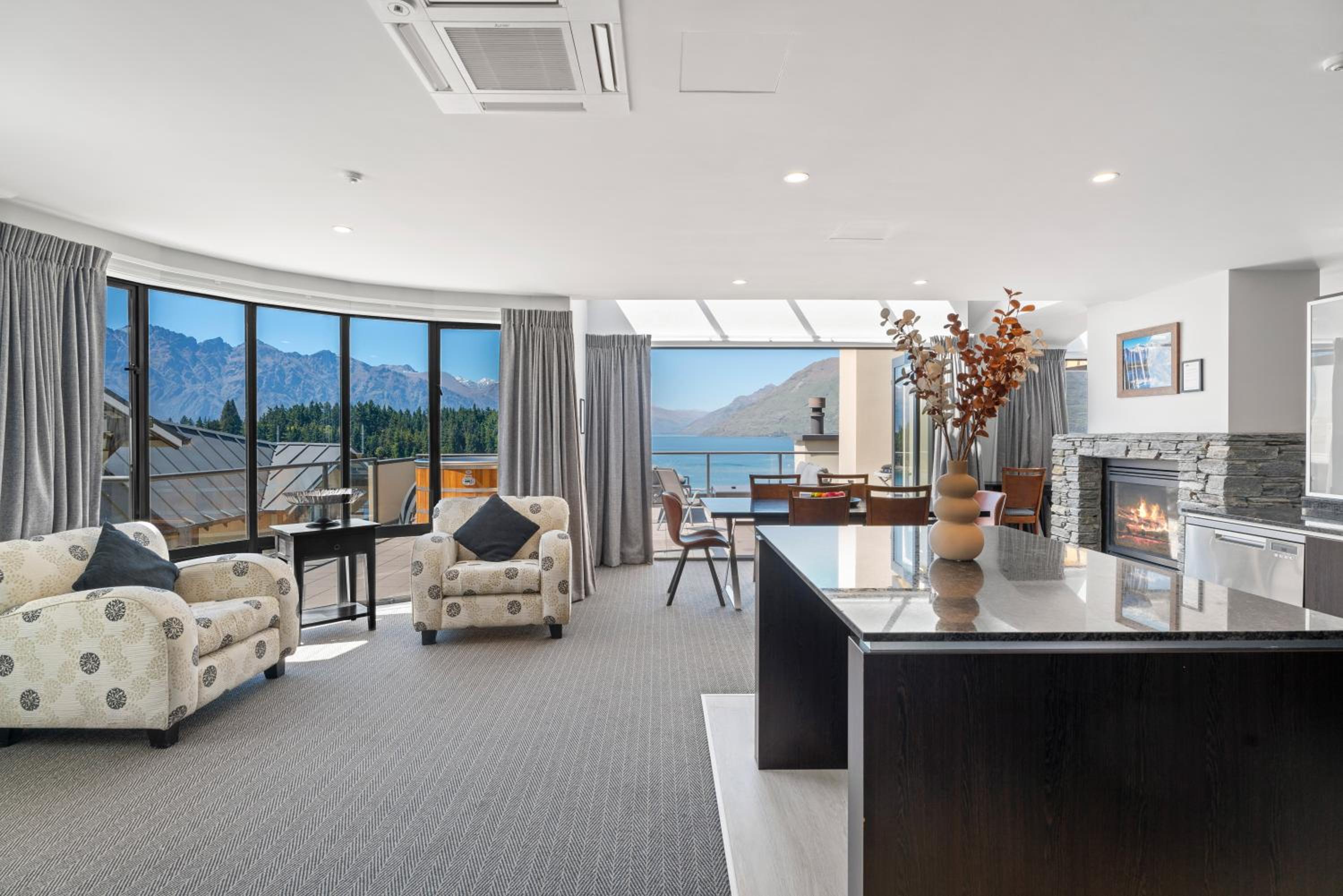 Luxury 6-bedroom Penthouse Apartment - The Beacon with 3 Spas view 3