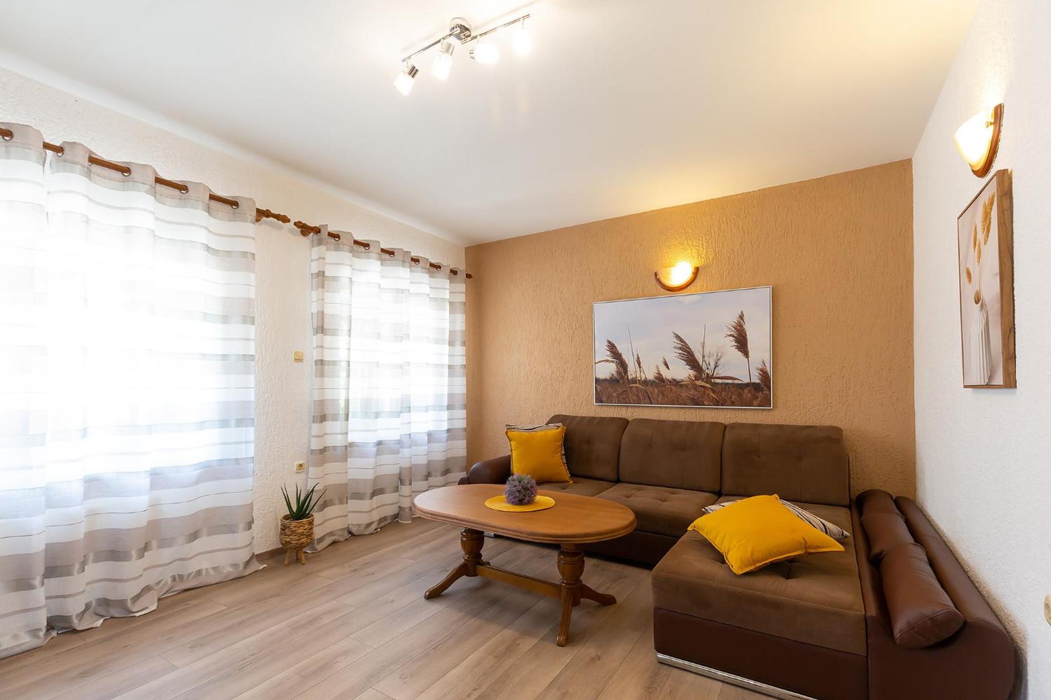 Beautiful Apartment Fratta with garden in Tar view 4