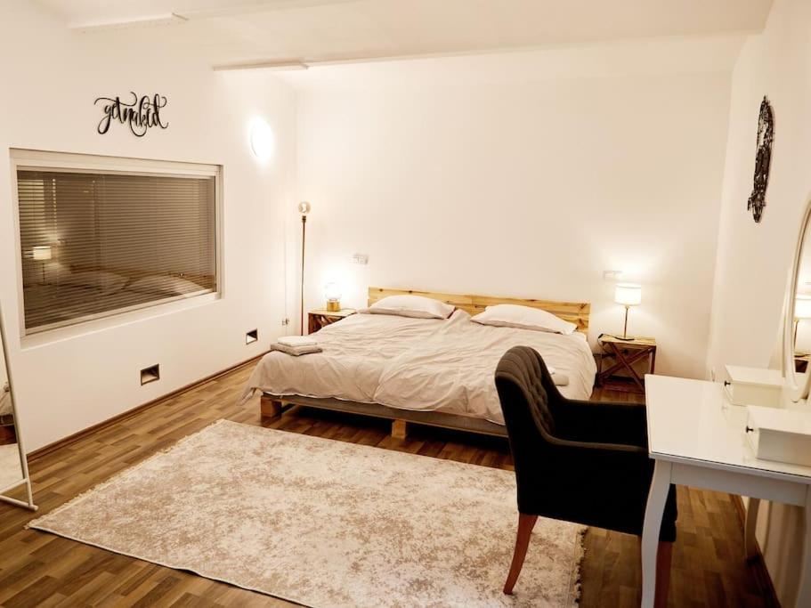 210 m2 Loft Apartment mit Terasse 2B 3R Kreuzberg