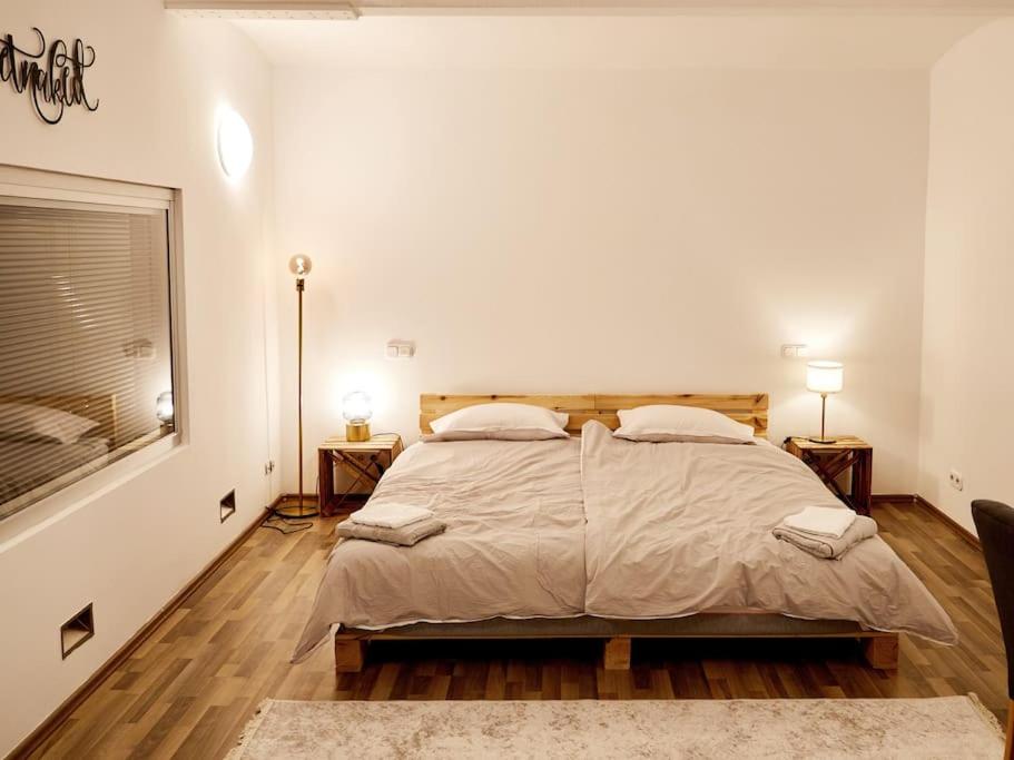 210 m2 Loft Apartment mit Terasse 2B 3R Kreuzberg