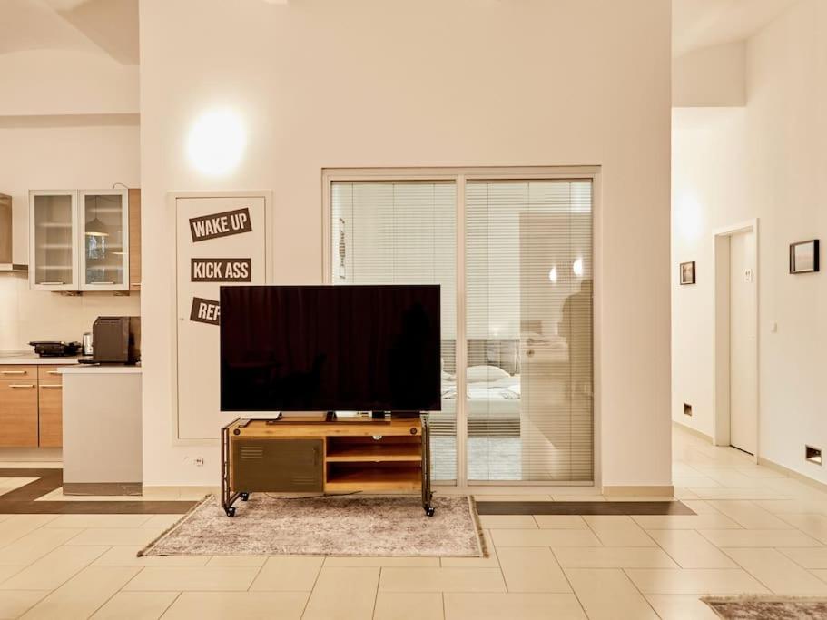 210 m2 Loft Apartment mit Terasse 2B 3R Kreuzberg